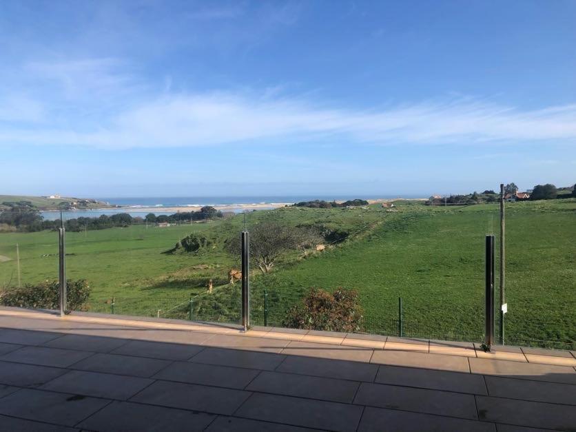 La Carrera, villa moderna con piscina privada en Mogro Cantabria