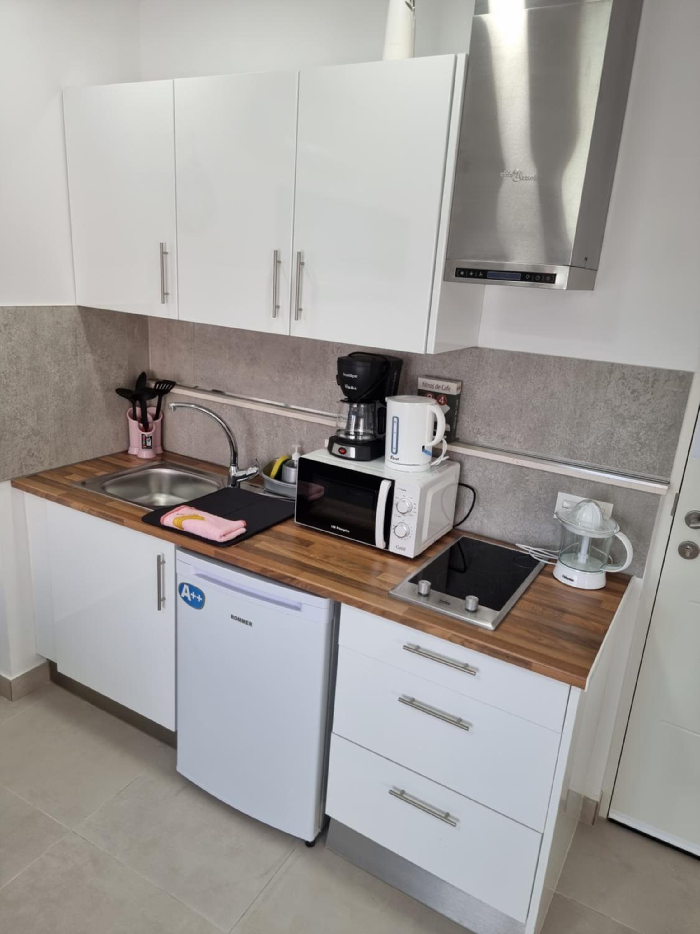 APARTAMENTOS ELEMAR free luggage storage