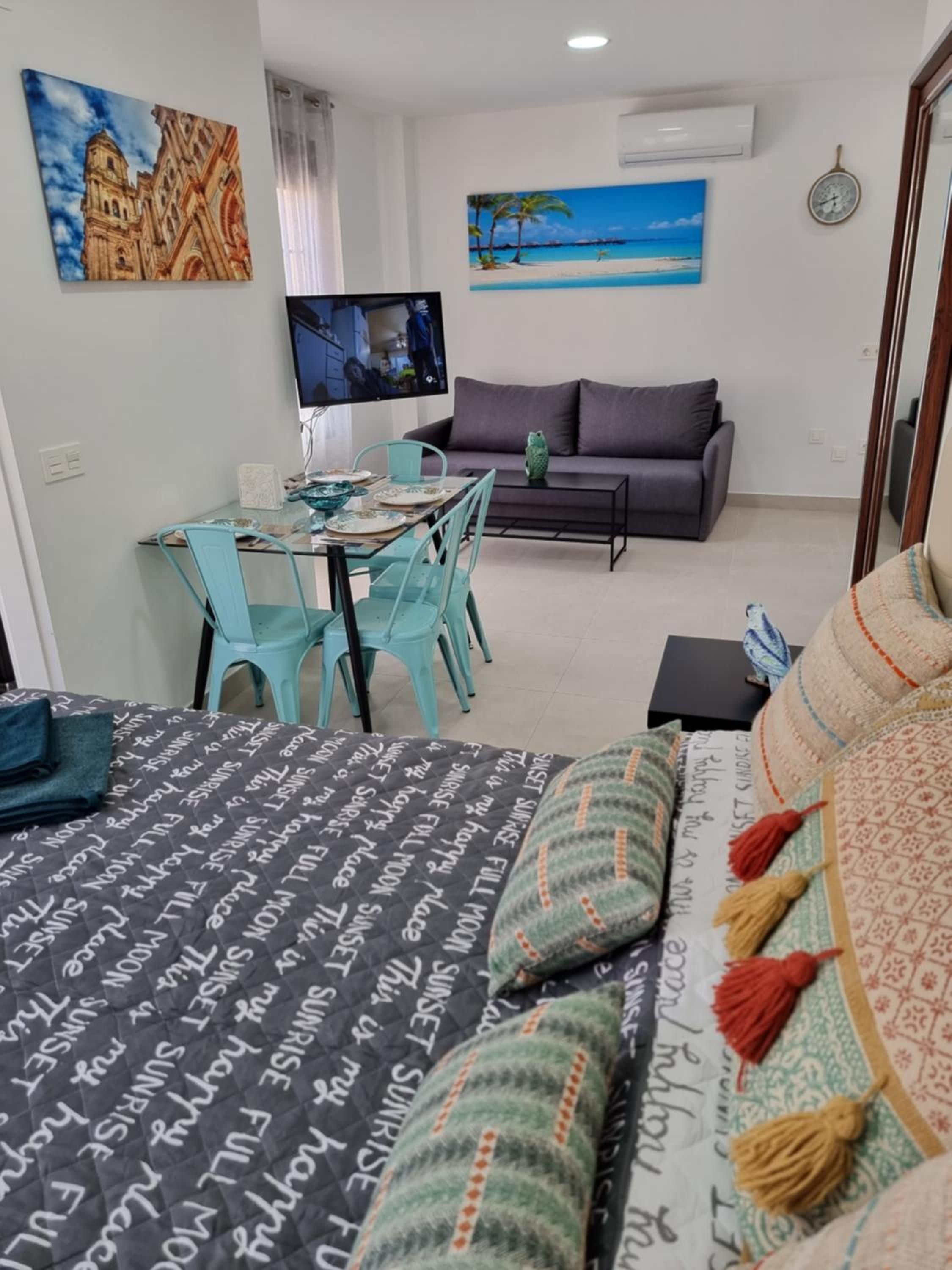 APARTAMENTOS ELEMAR free luggage storage