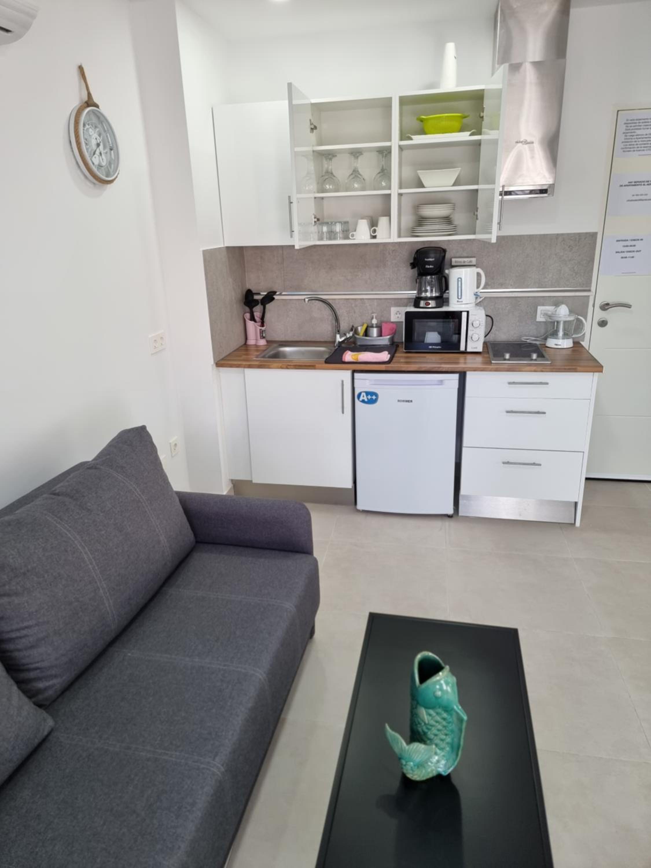 APARTAMENTOS ELEMAR free luggage storage