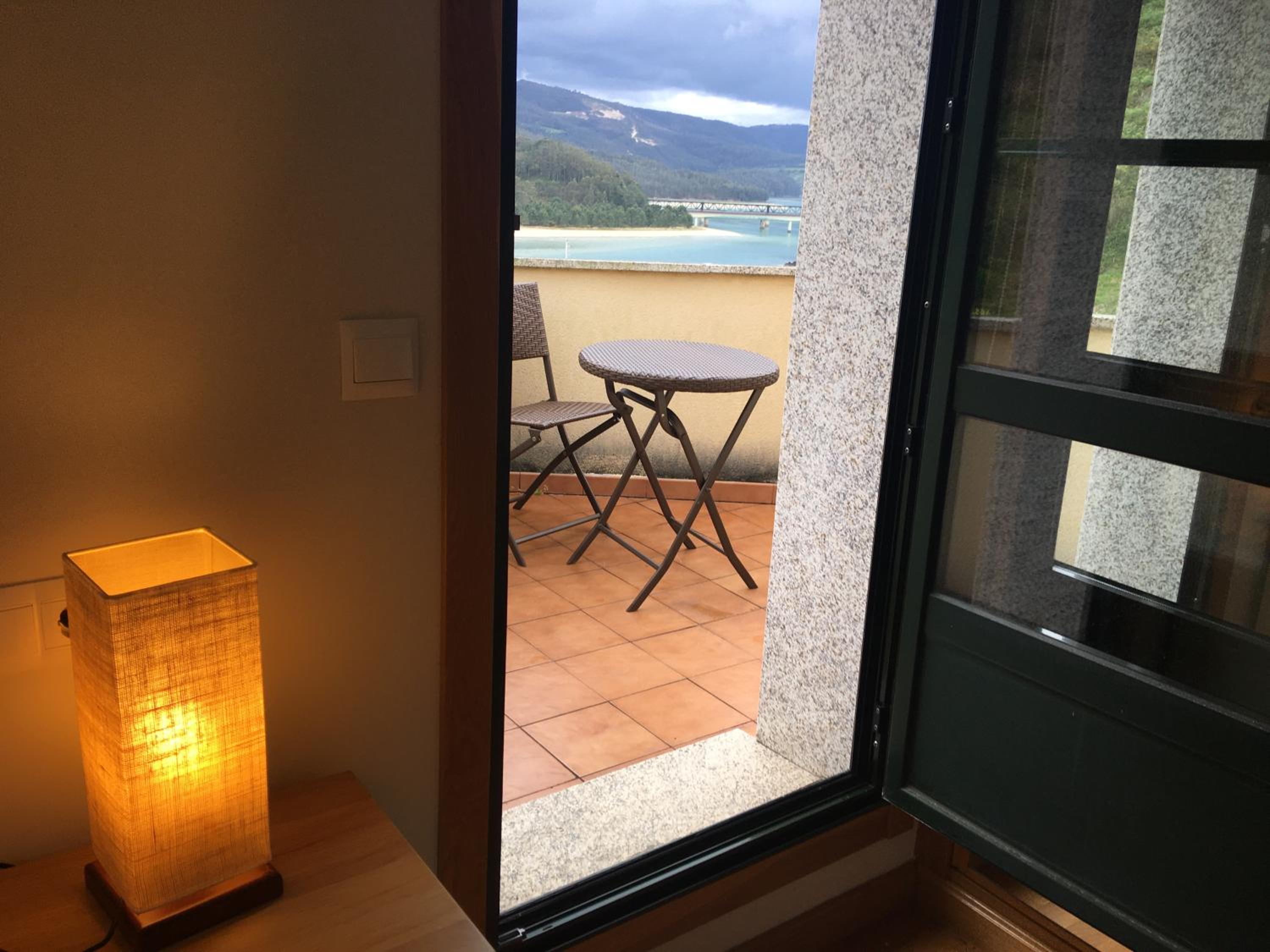 Apartamento en Porto do Barqueiro con terraza mirando al mar