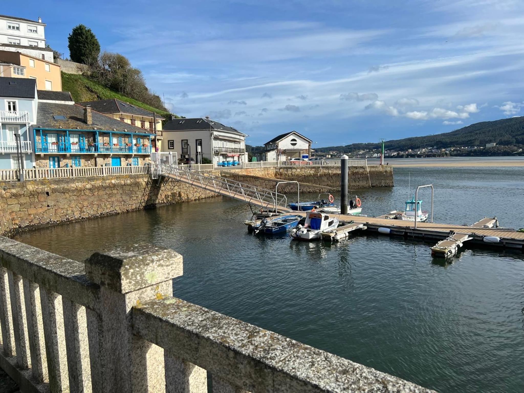 Apartamento en Porto do Barqueiro con terraza mirando al mar