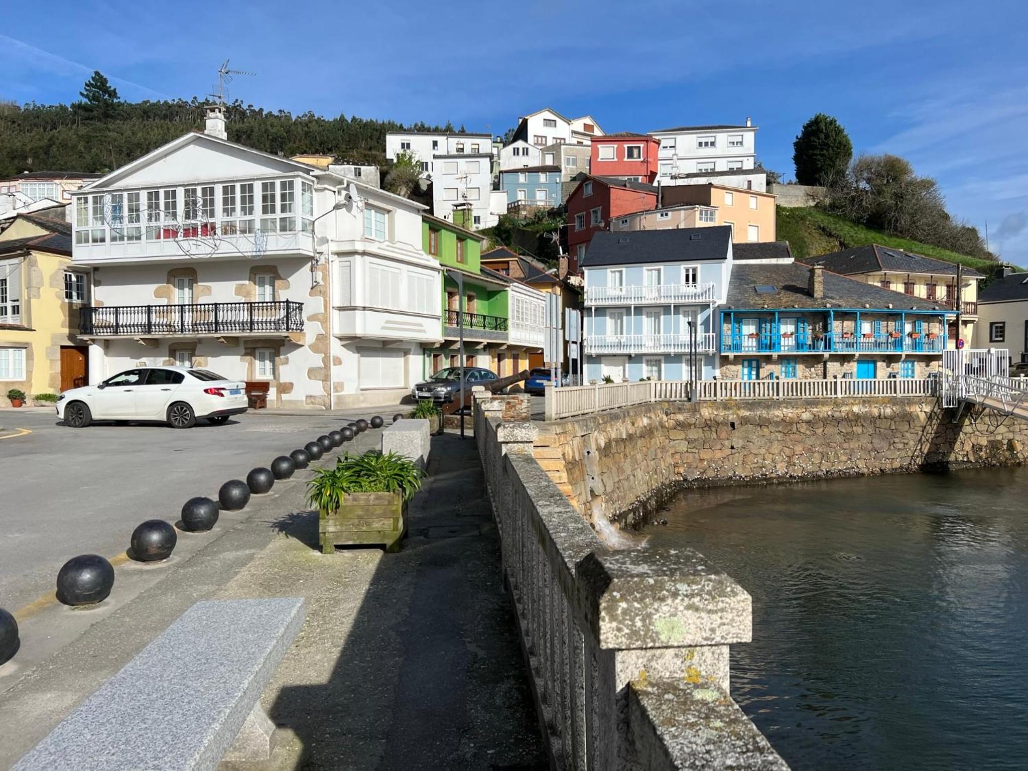 Apartamento en Porto do Barqueiro con terraza mirando al mar
