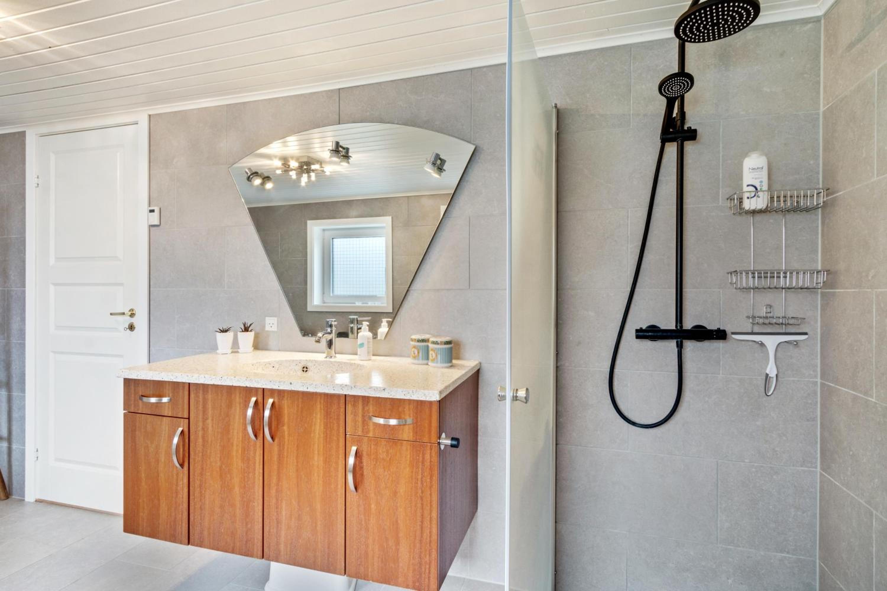 Large And Newly Renovated Holiday Home In Cozy Ingstrup