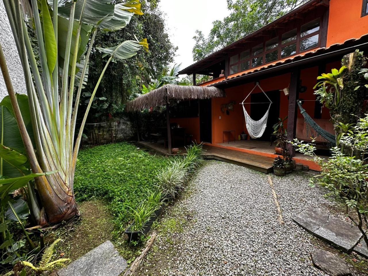 Casa charmosa em Camburi, perto da praia, com garagem-São Sebastião