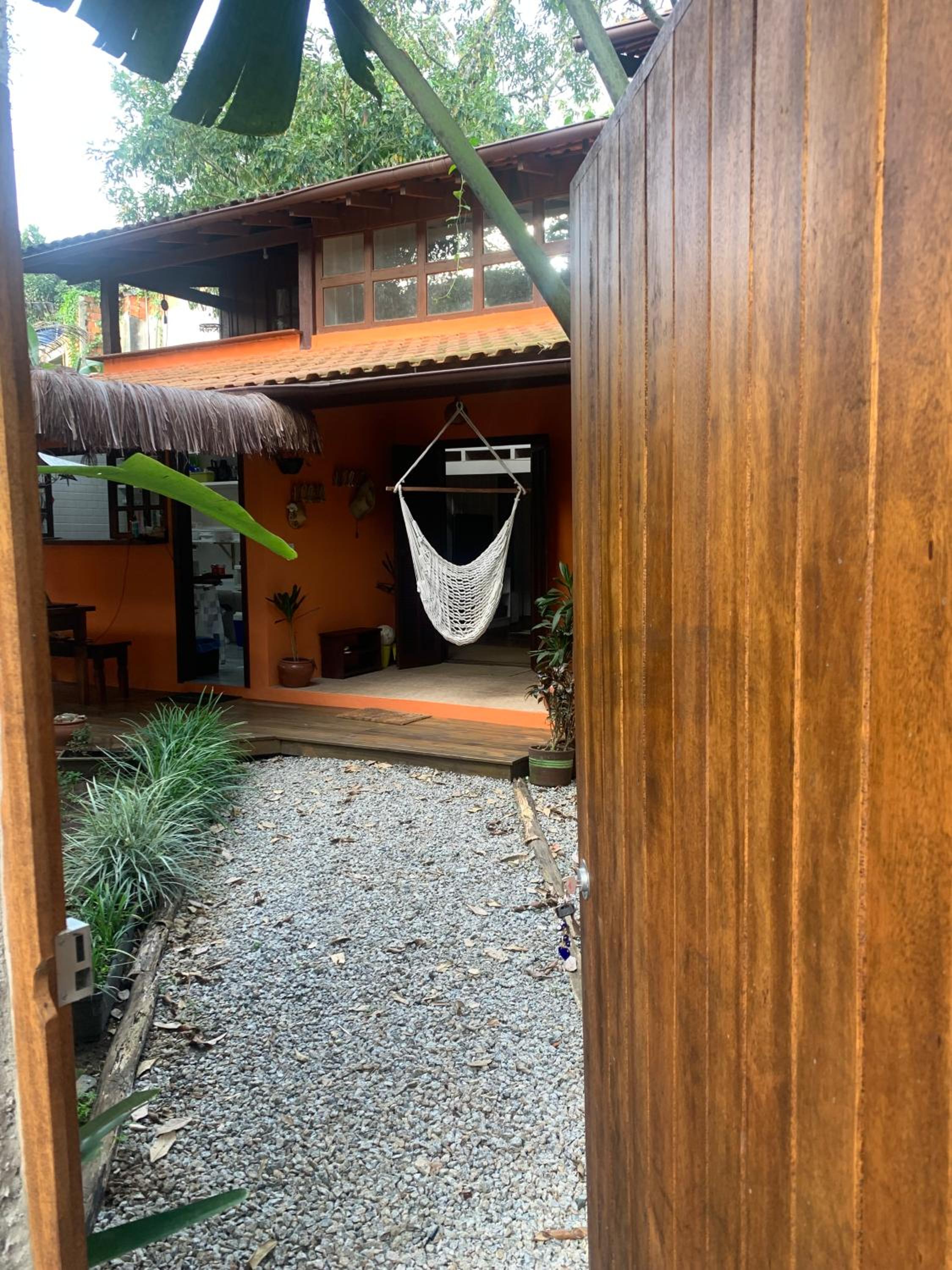 Casa charmosa em Camburi, perto da praia, com garagem-São Sebastião