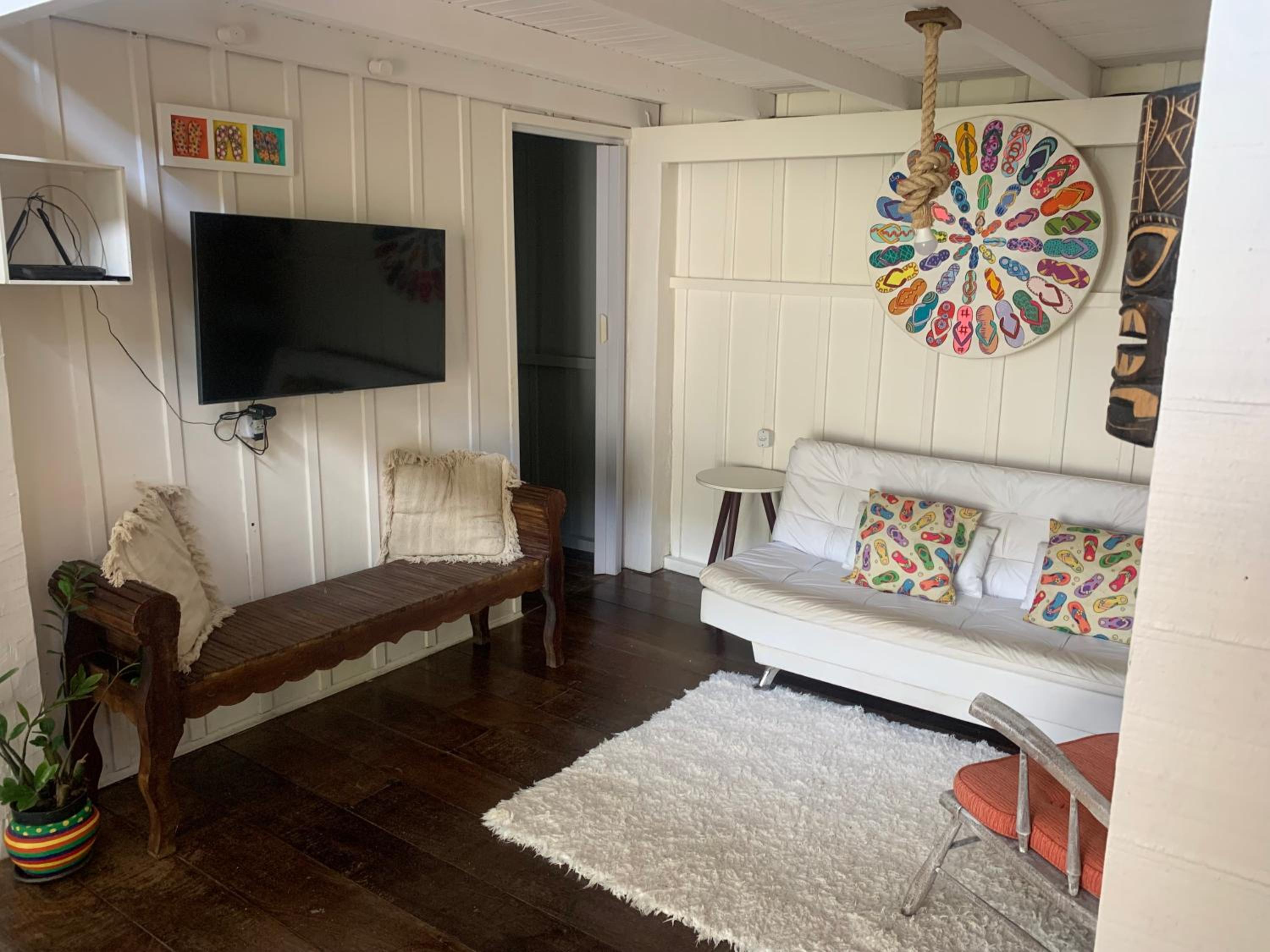 Casa charmosa em Camburi, perto da praia, com garagem-São Sebastião