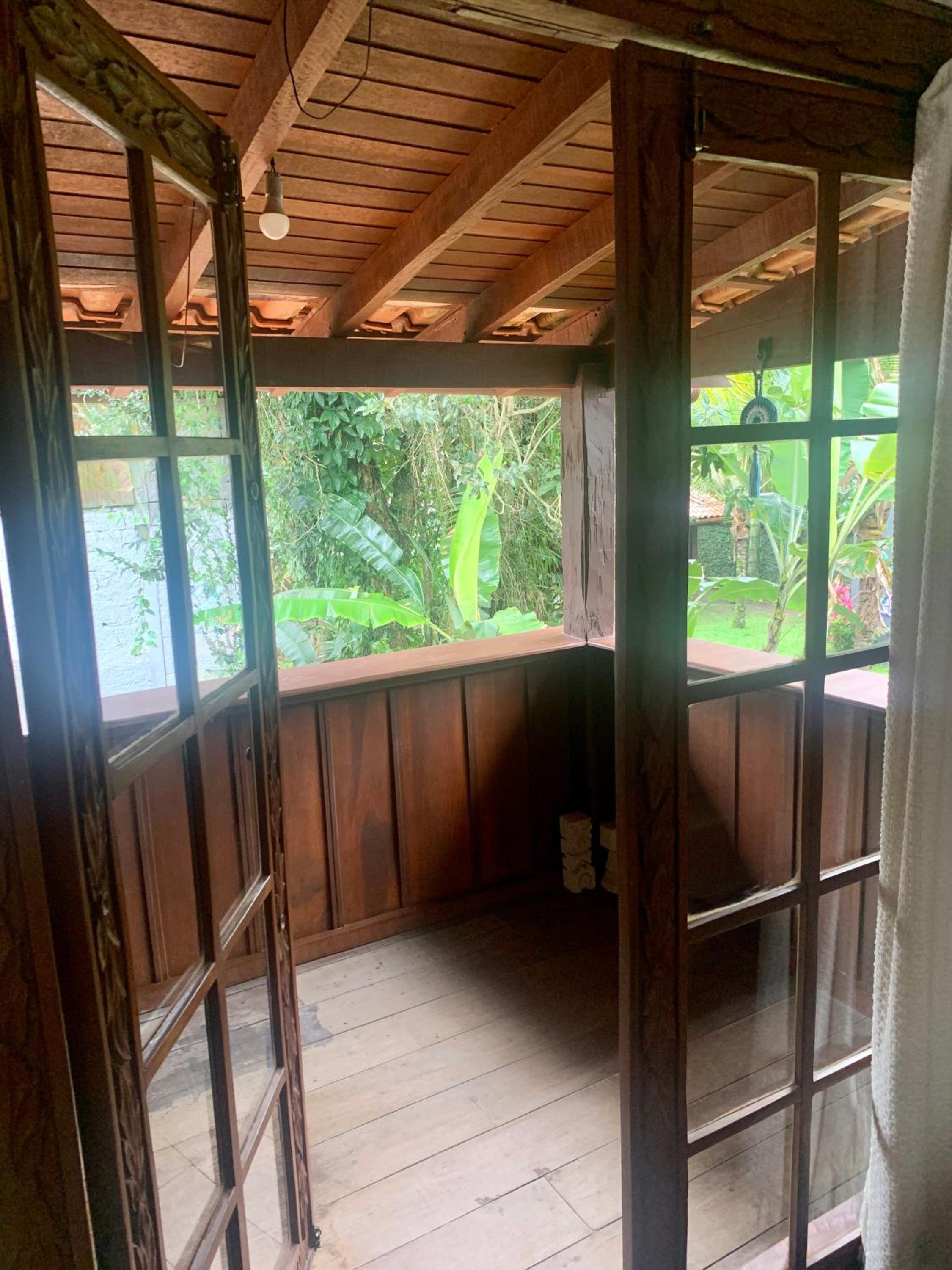 Casa charmosa em Camburi, perto da praia, com garagem-São Sebastião