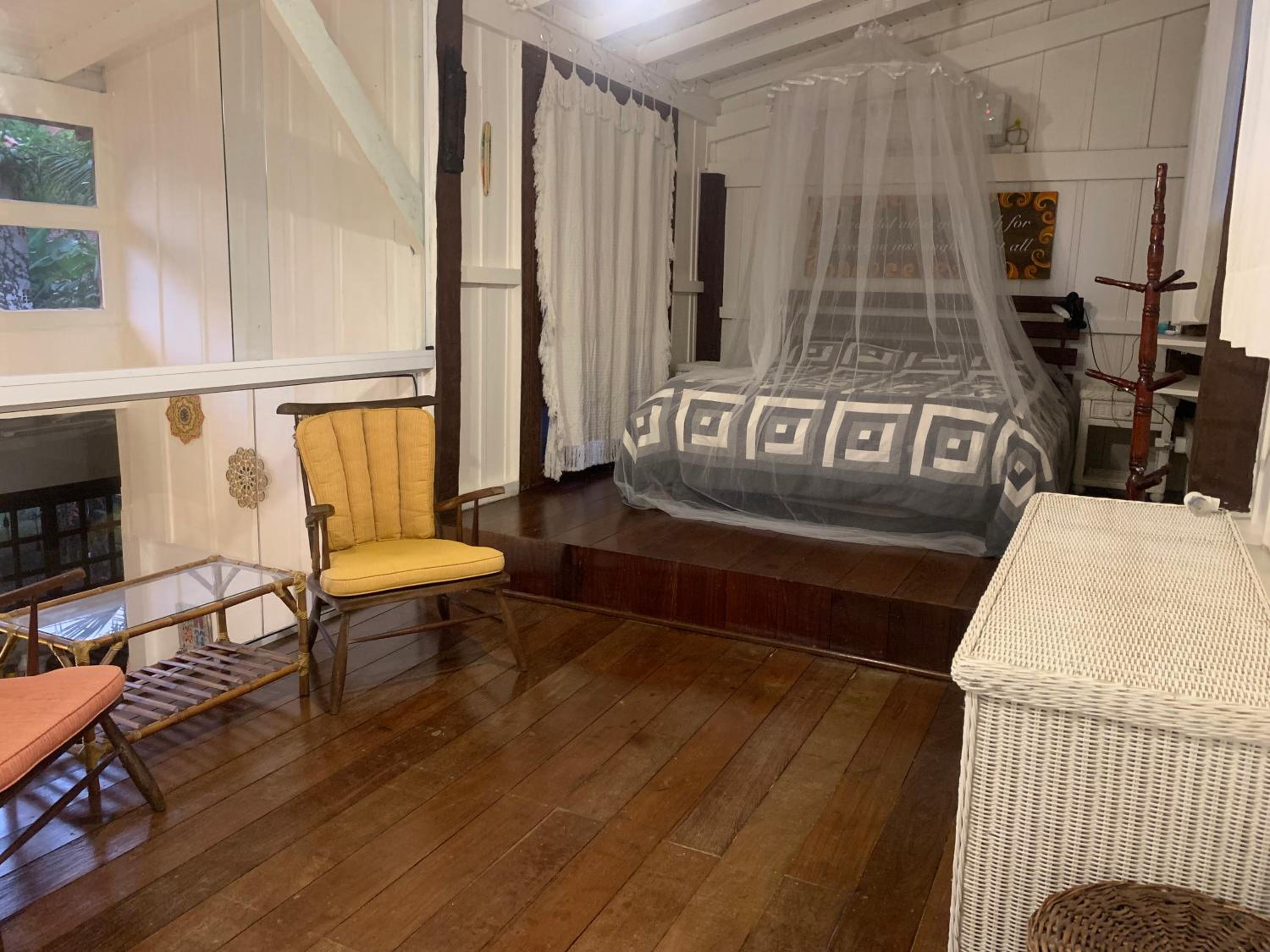 Casa charmosa em Camburi, perto da praia, com garagem-São Sebastião