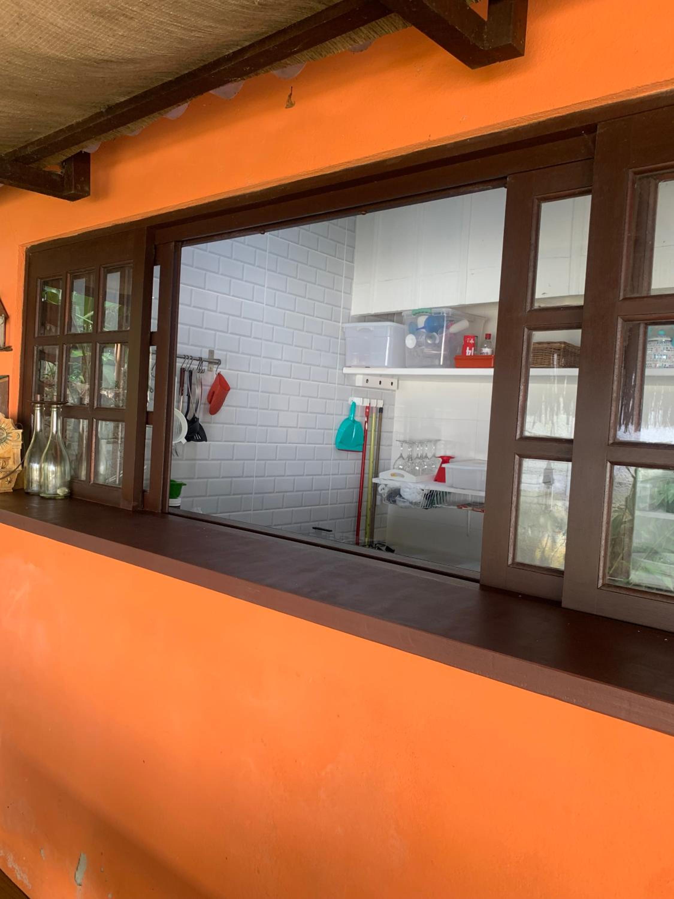 Casa charmosa em Camburi, perto da praia, com garagem-São Sebastião