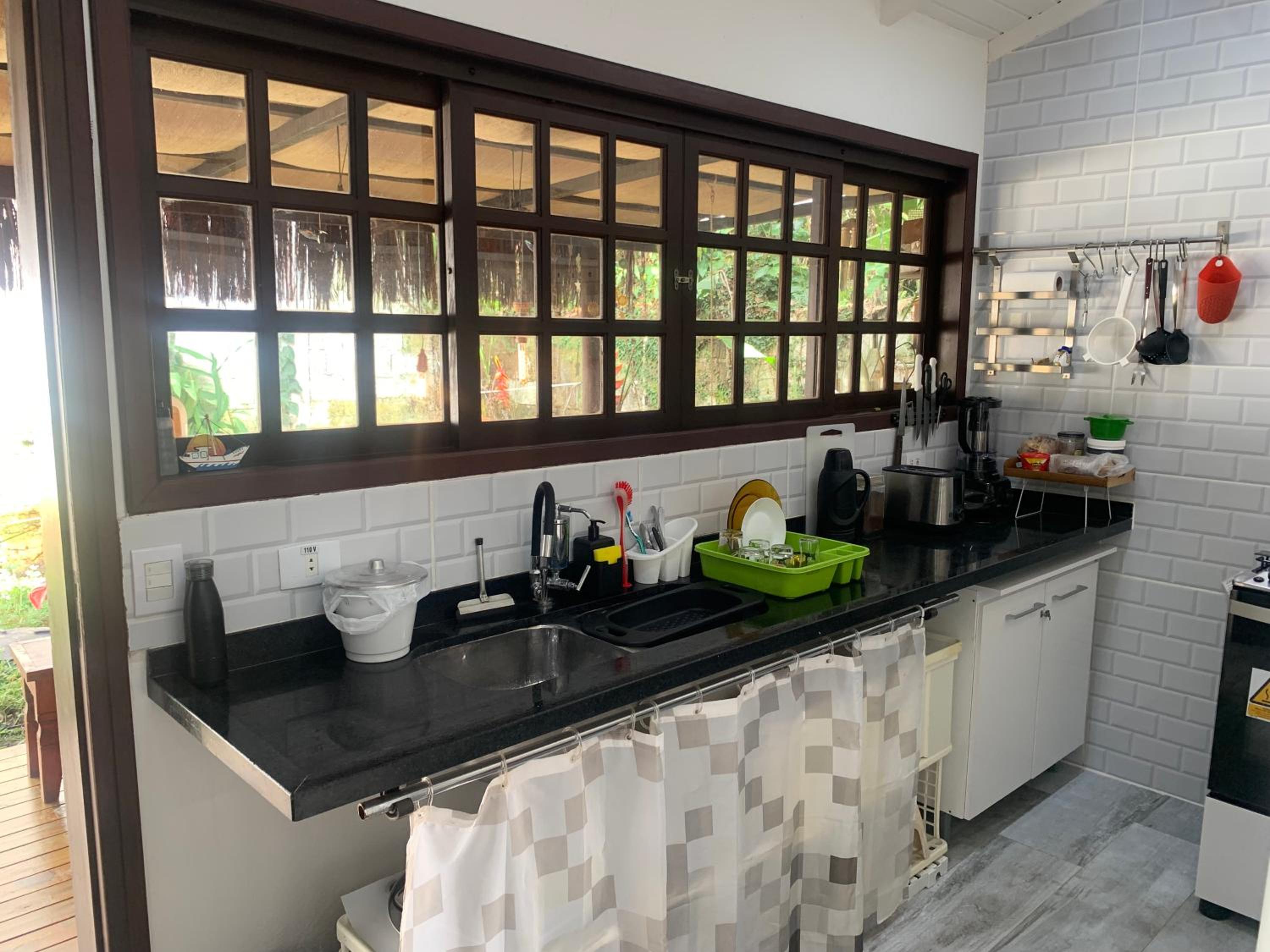 Casa charmosa em Camburi, perto da praia, com garagem-São Sebastião