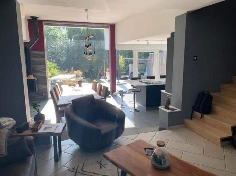 Maison moderne avec sauna et bain nordique
