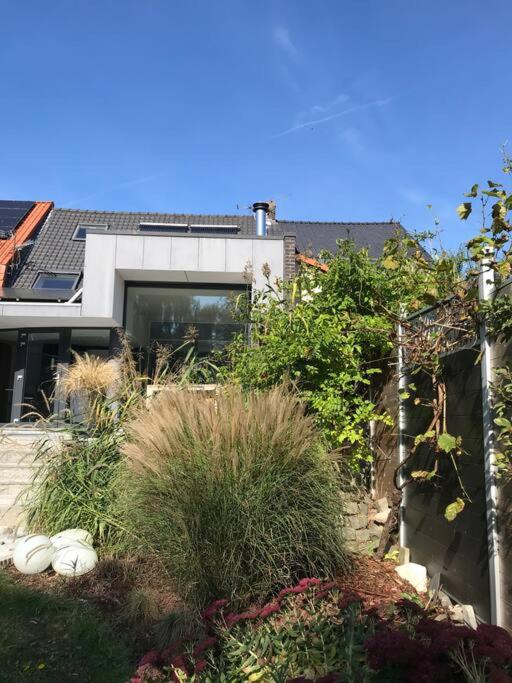 Maison moderne avec sauna et bain nordique