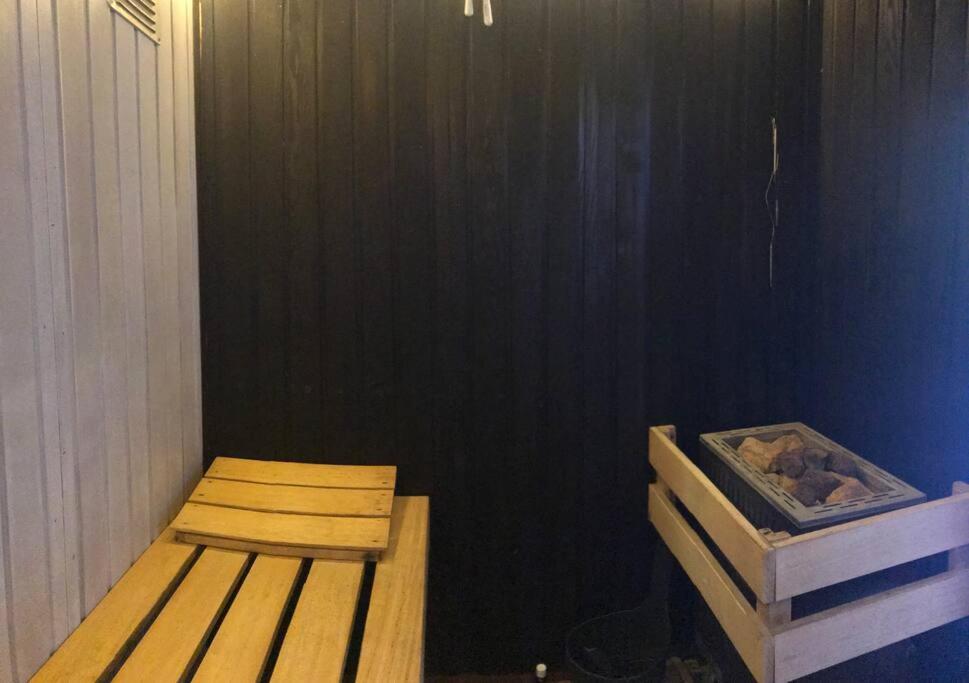 Maison moderne avec sauna et bain nordique