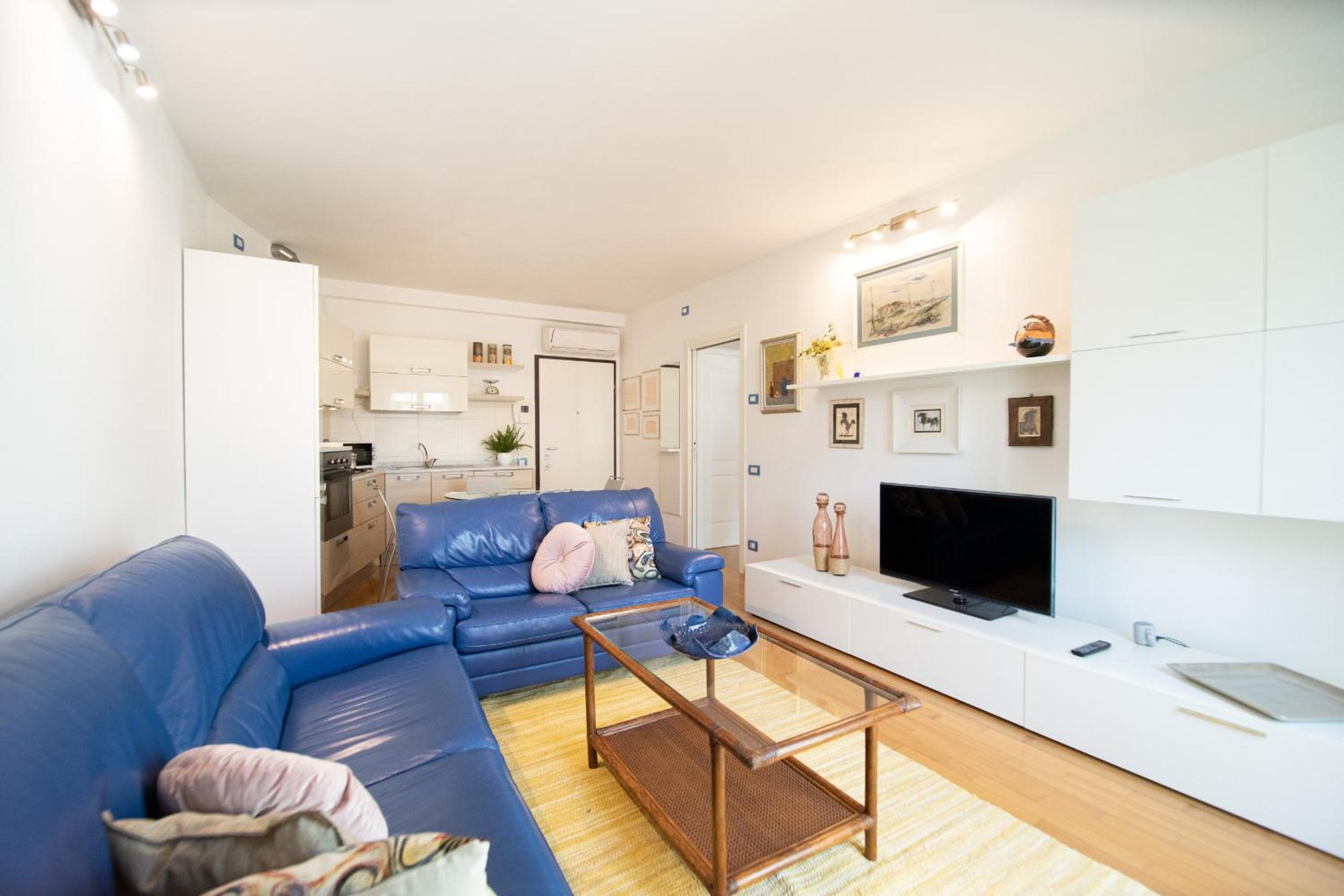 Garden Terrace Luxury Flat in Center Town view 3