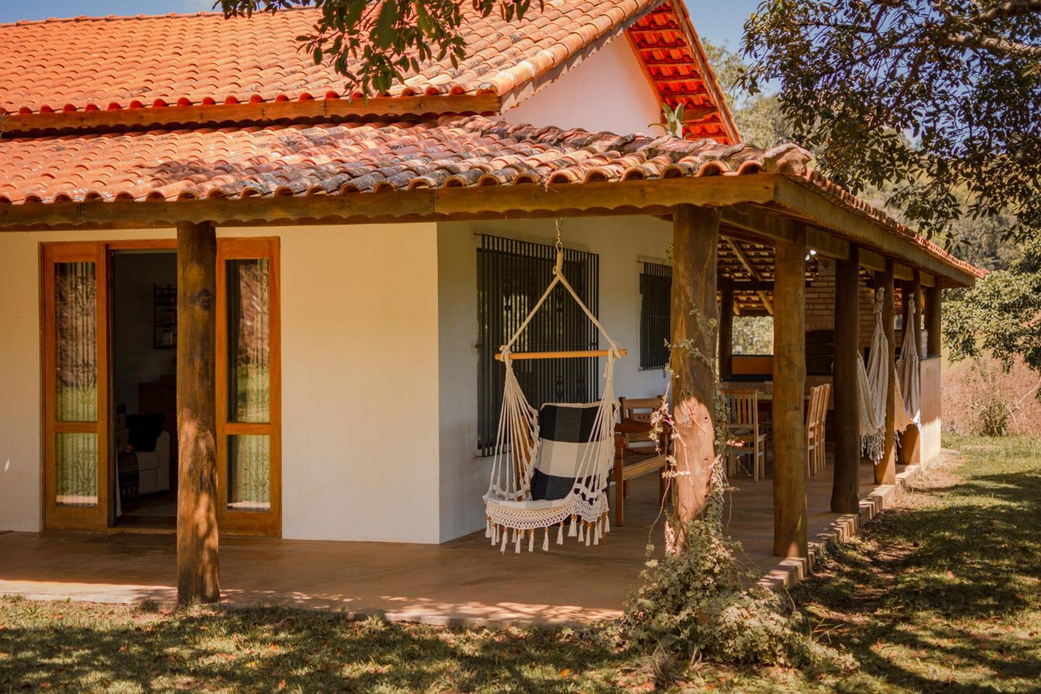 Casa em Bueno Brandão(MG) com Cachoeira Particular