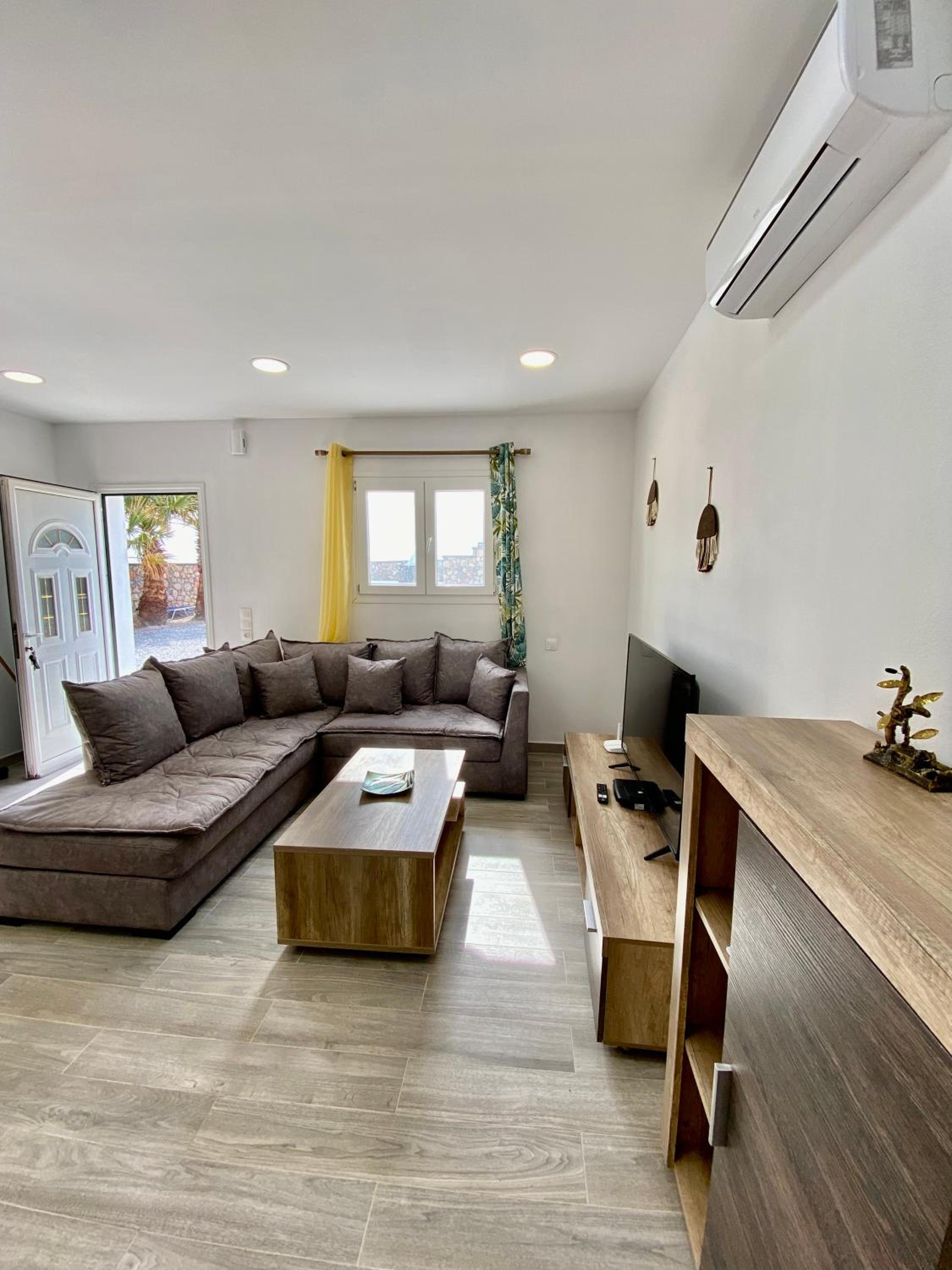 Sea Sound Villa Perivolos beach view 4