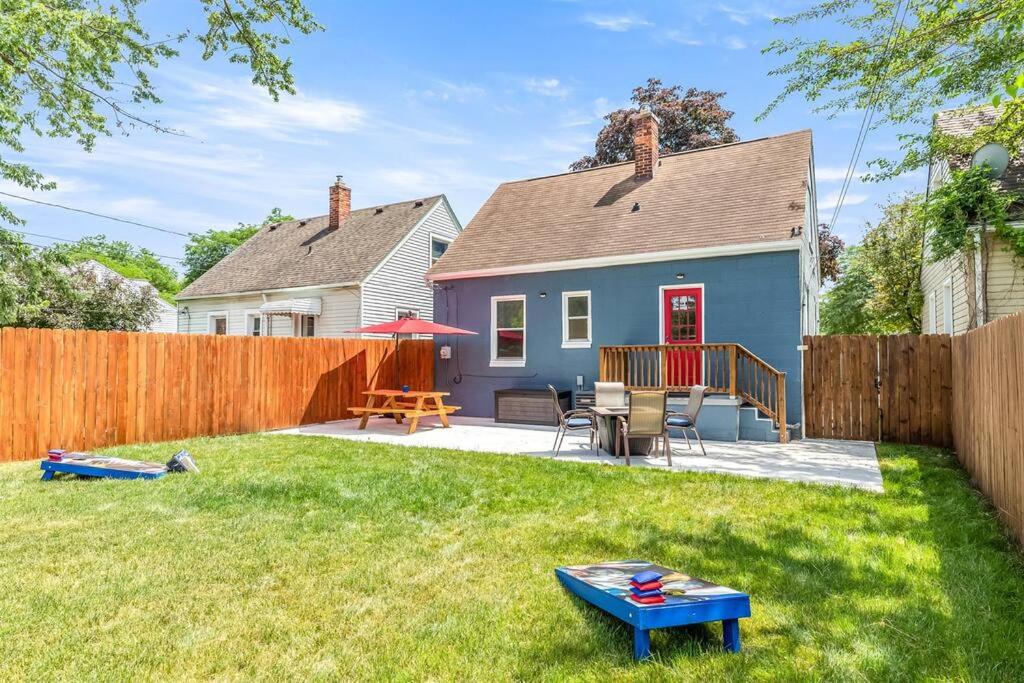4 Bedroom Bungalow in the - Heart of Metro Detroit view 3