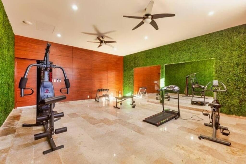 Spacious 3 bed penthouse with rooftop and gym view 2