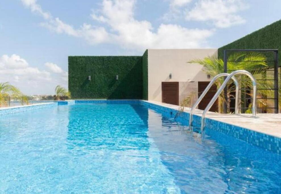 Spacious 3 bed penthouse with rooftop and gym view 4