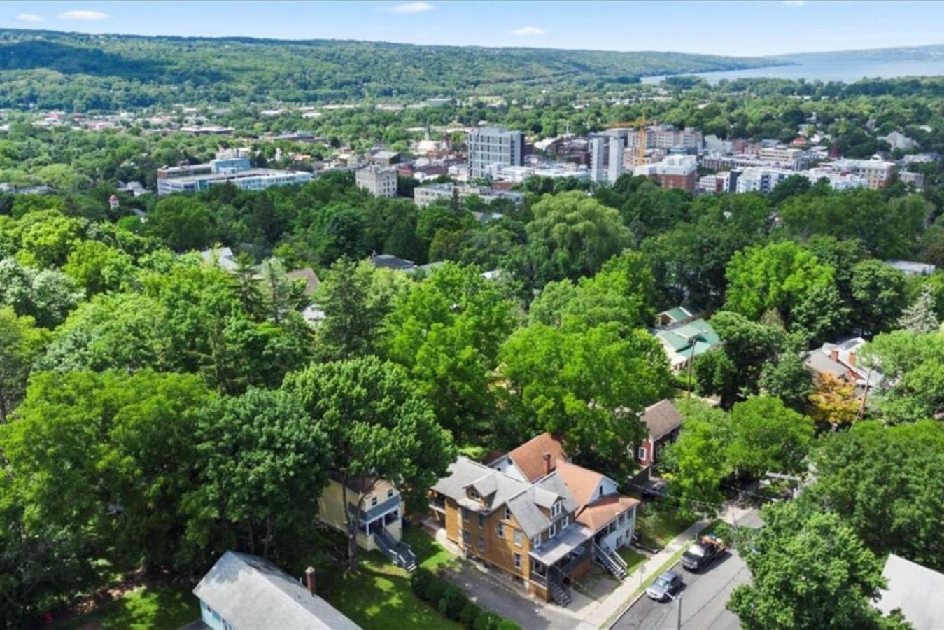 Hot Tub! Close to Cornell, Ithaca College, Commons! view 5