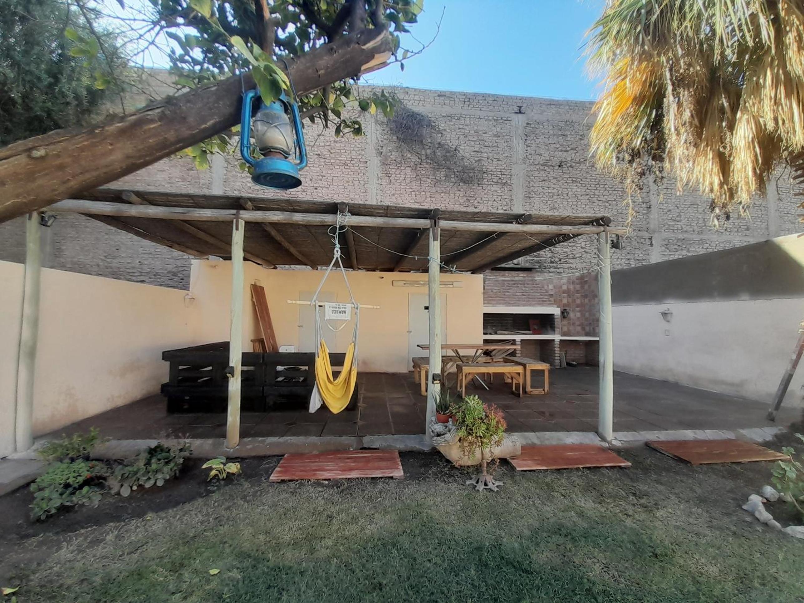 Casa con piscina y parrillero
