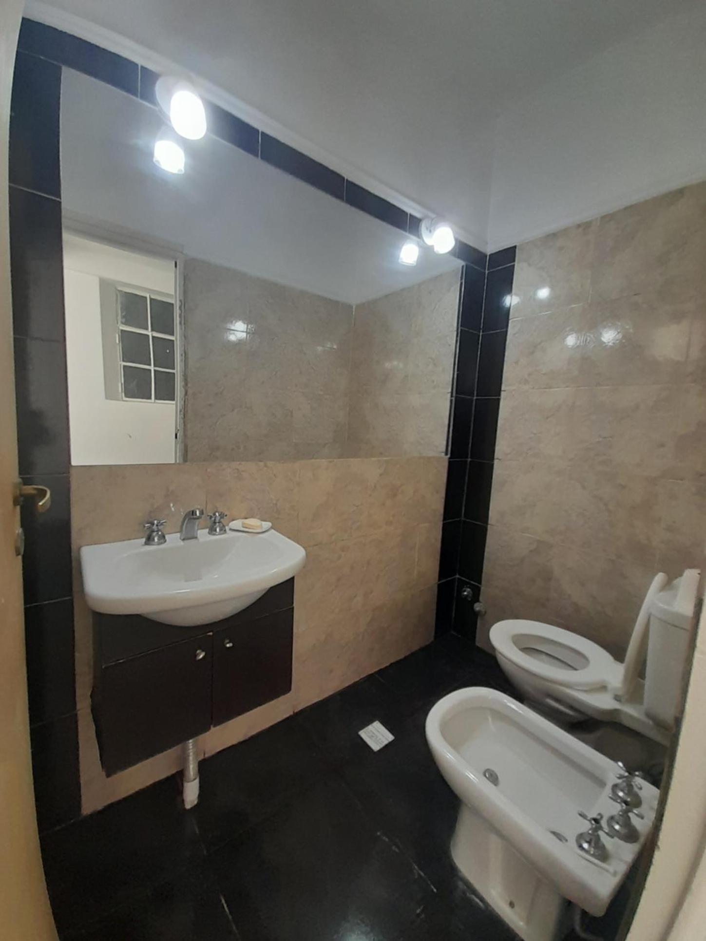 Casa con piscina y parrillero