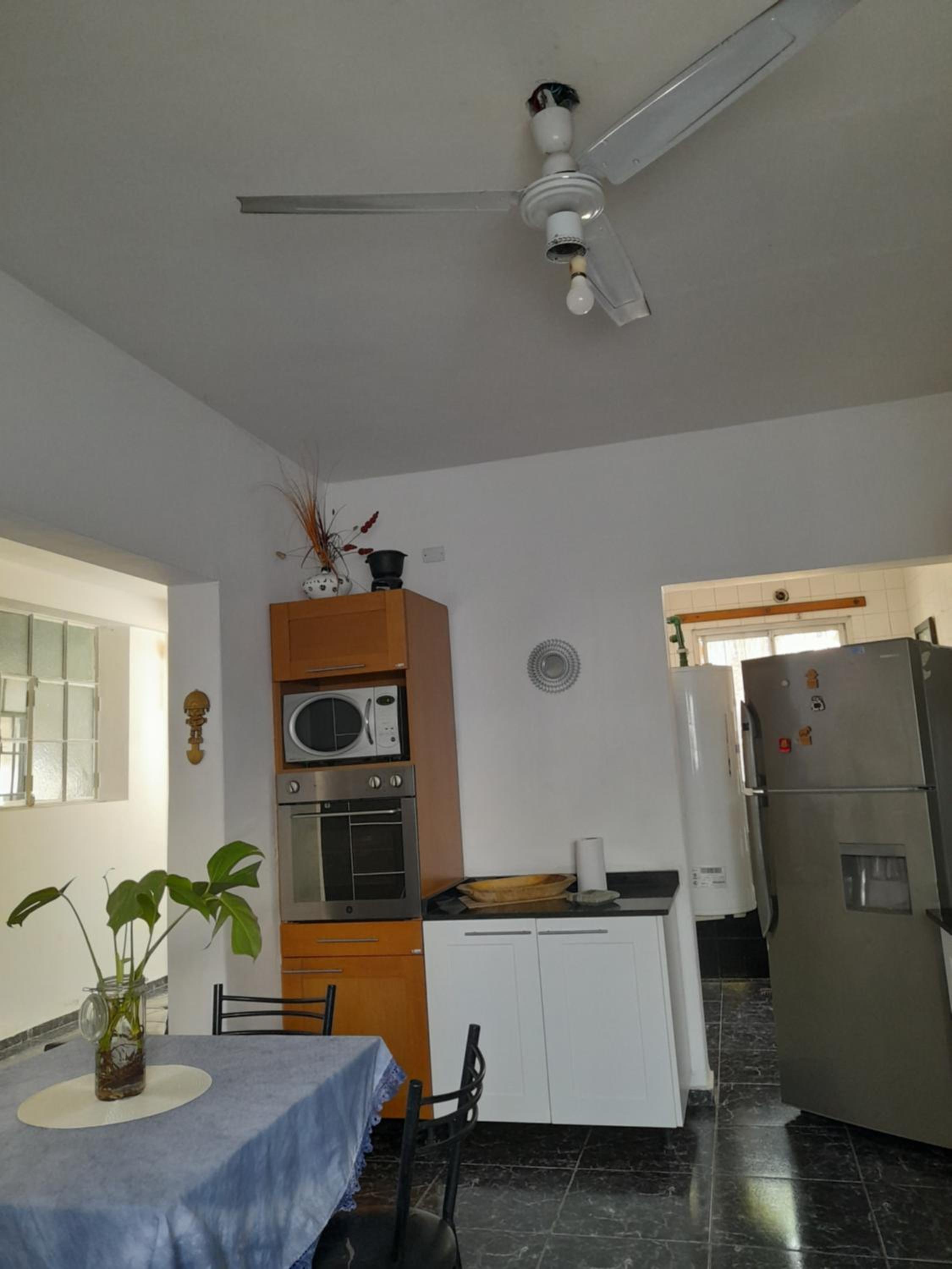 Casa con piscina y parrillero