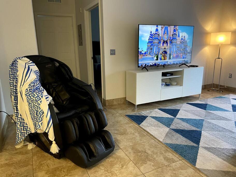 Apartment 3 BR in Tuscana Resort , 15" from Disney view 3