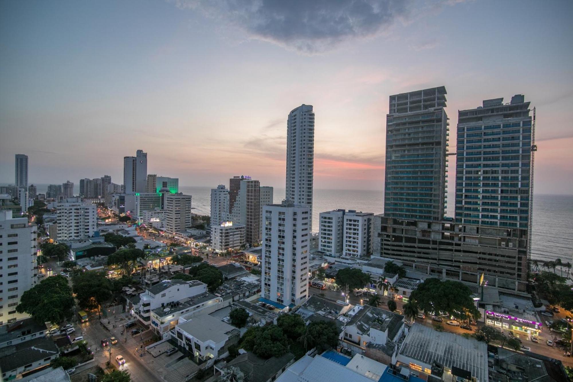 Great apartment in Bocagrande with sunset & beach view