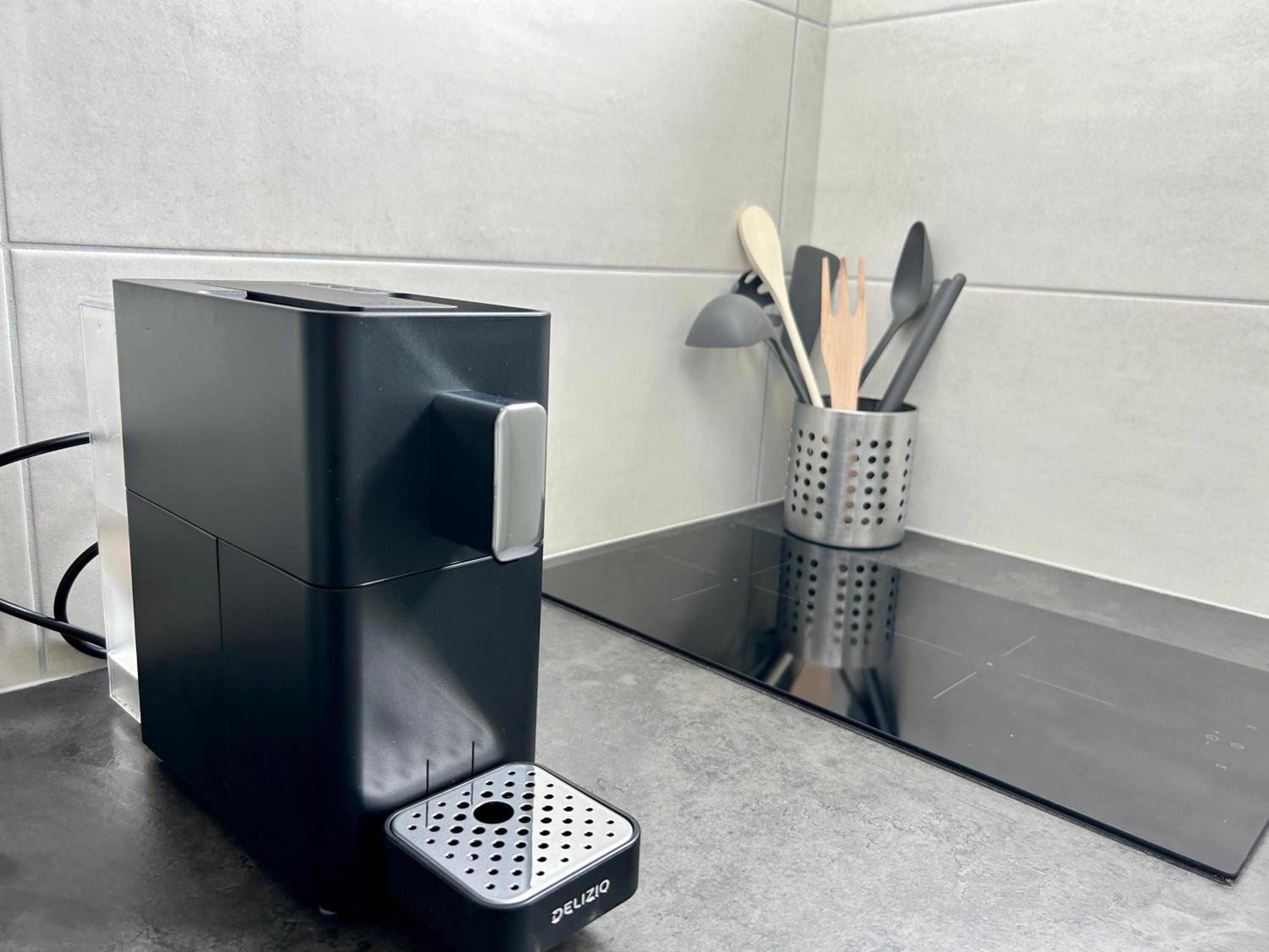 Central & Renovated Apartment - Near Train Station & City Center