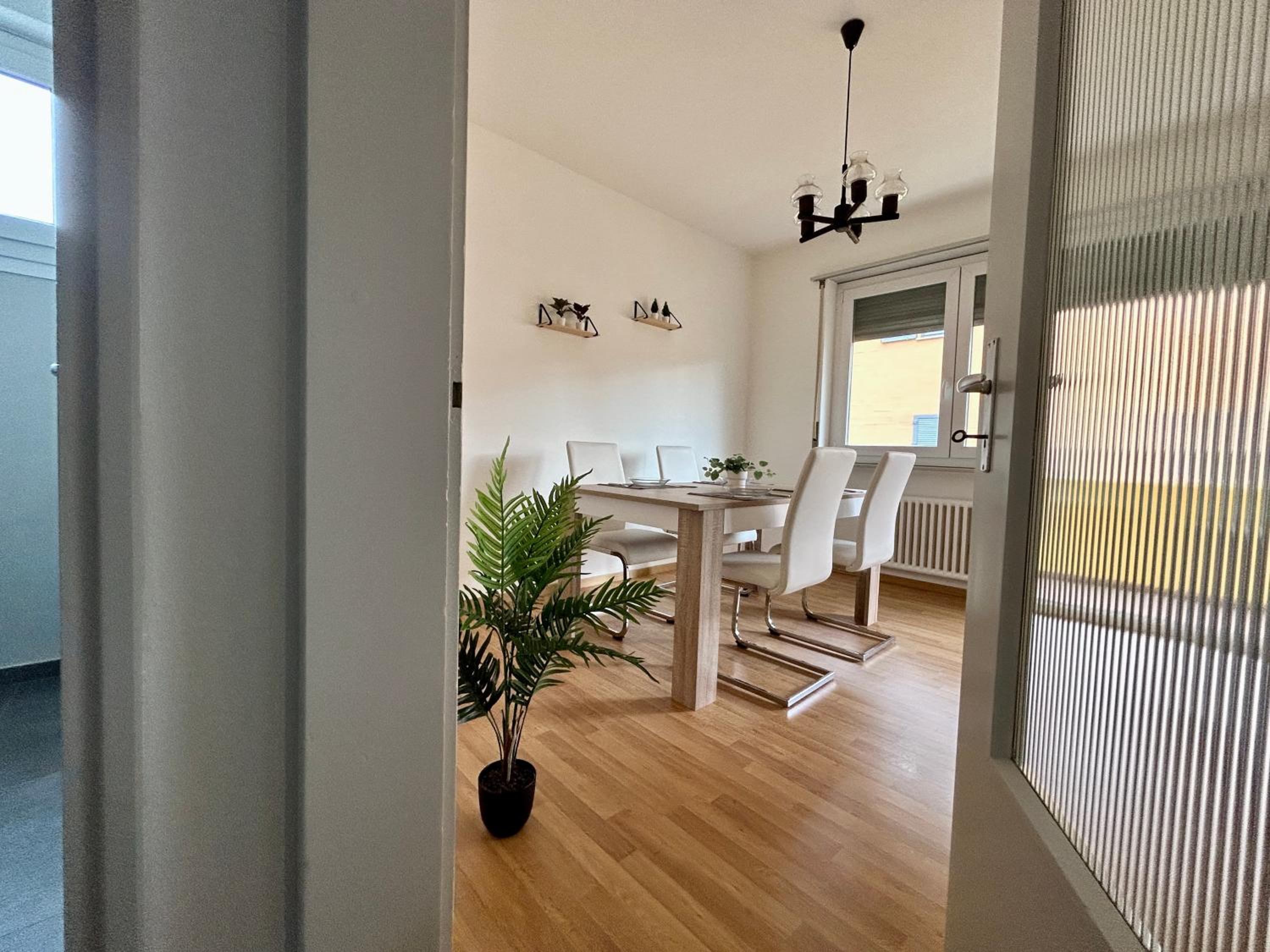 Central & Renovated Apartment - Near Train Station & City Center
