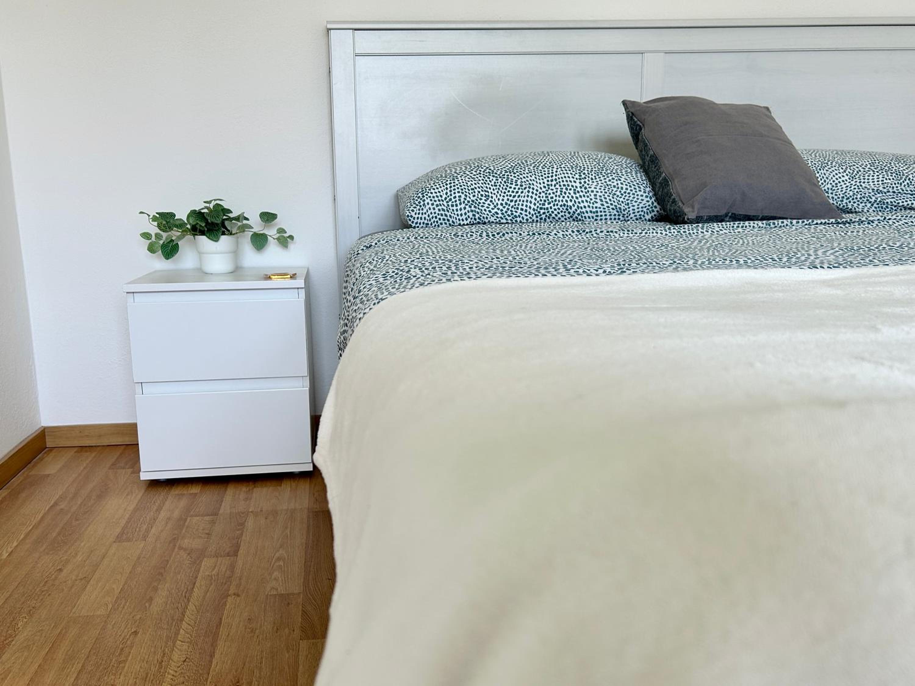Central & Renovated Apartment - Near Train Station & City Center
