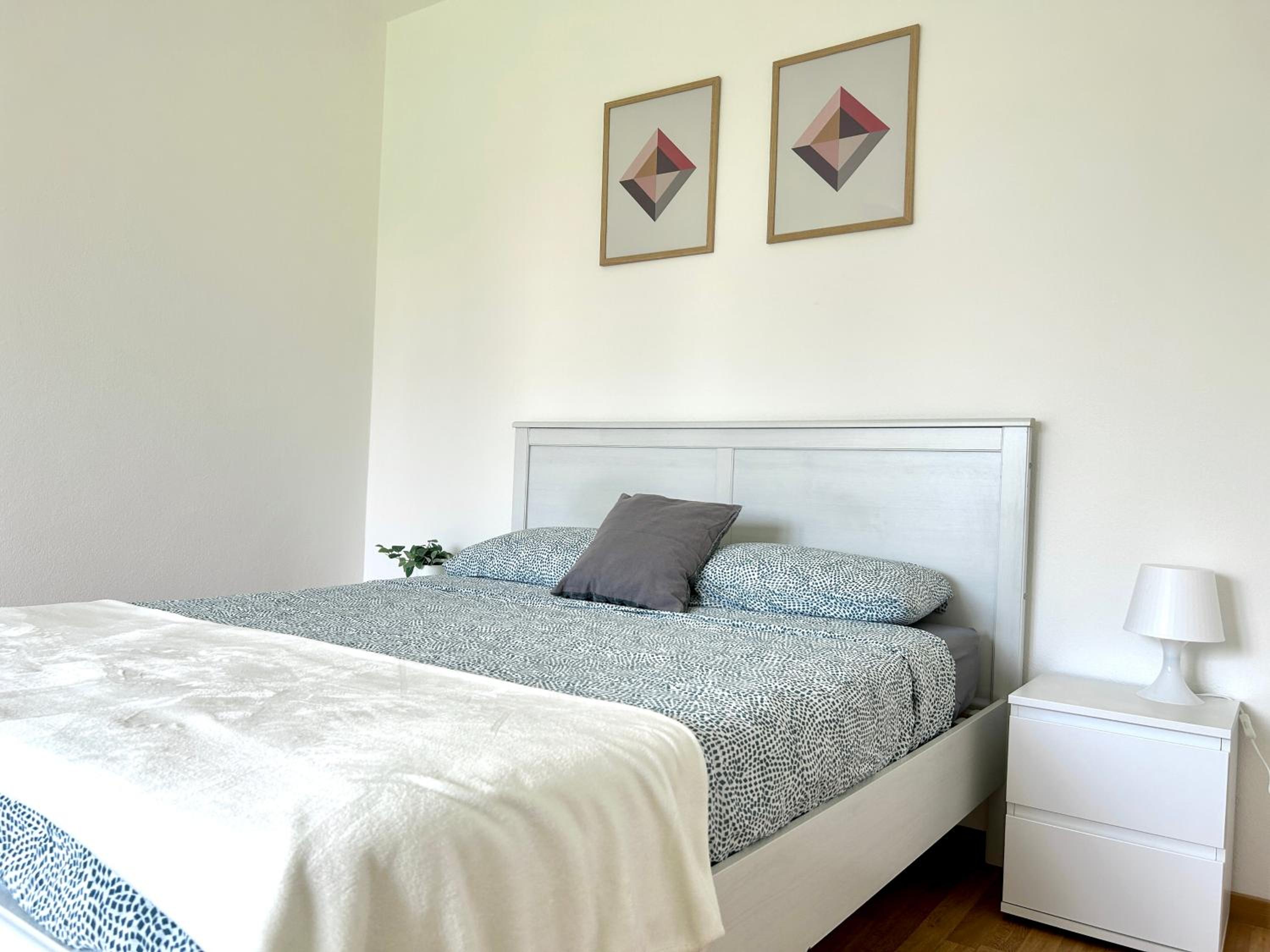 Central & Renovated Apartment - Near Train Station & City Center