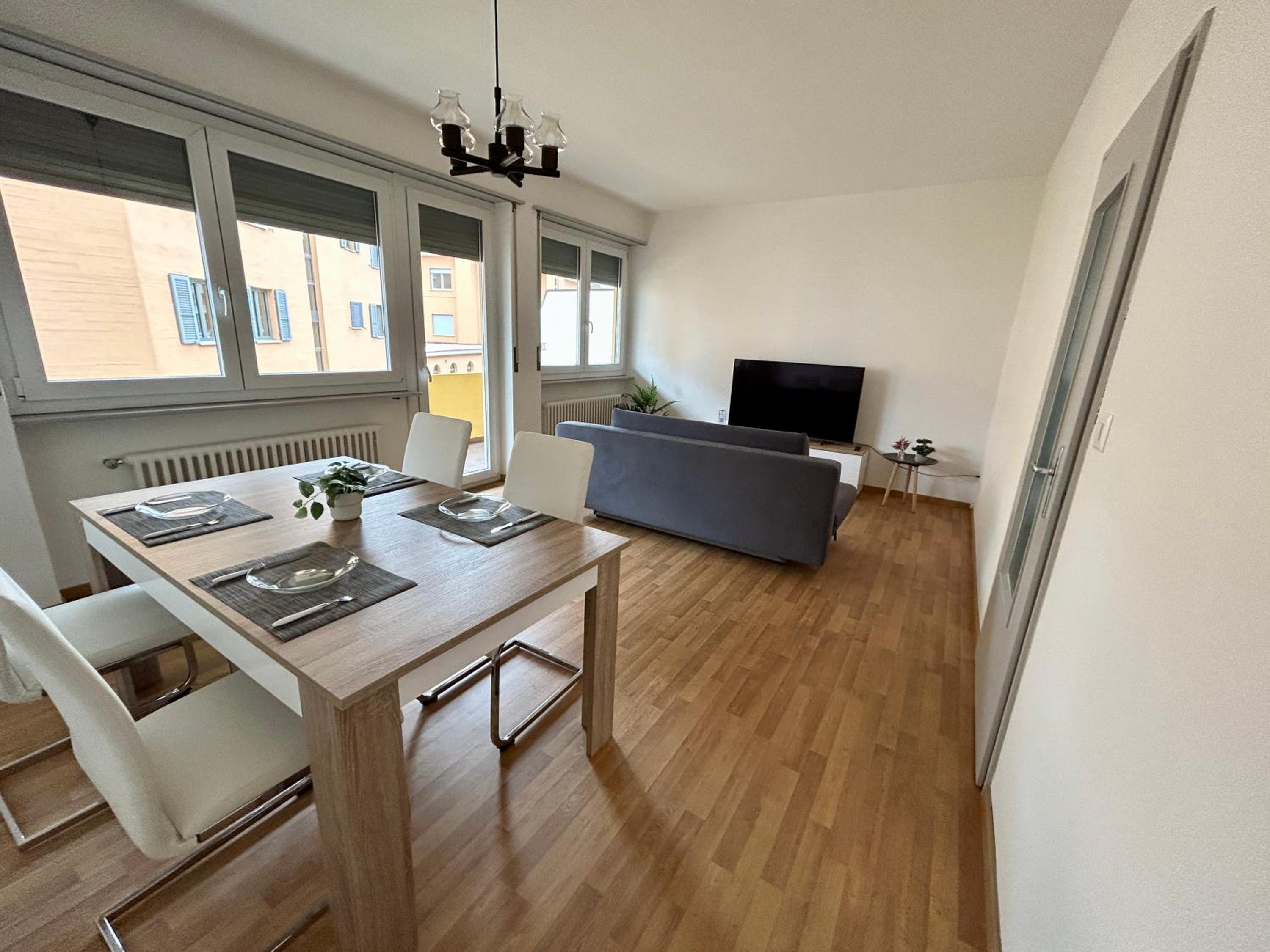 Central & Renovated Apartment - Near Train Station & City Center