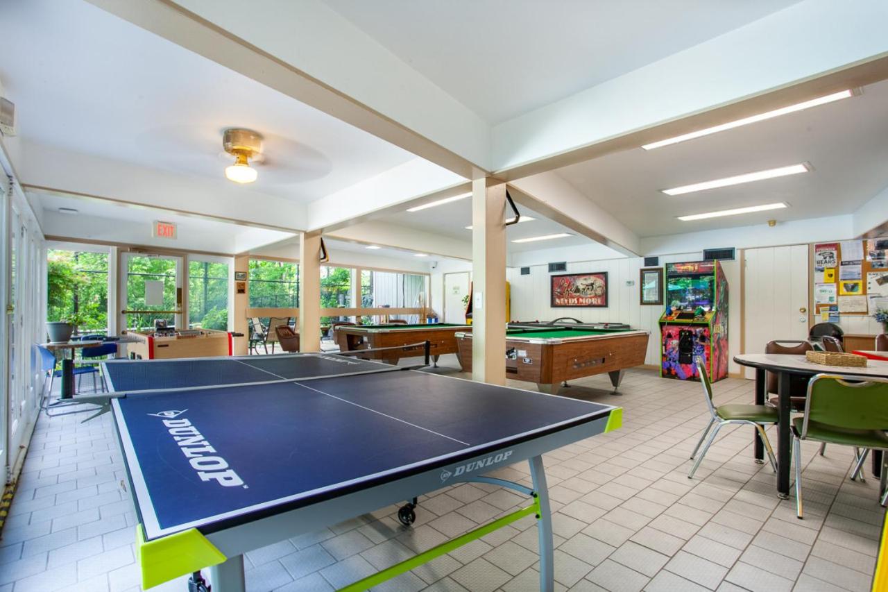 The Sundrop Hot Tub Game Room Community Pools