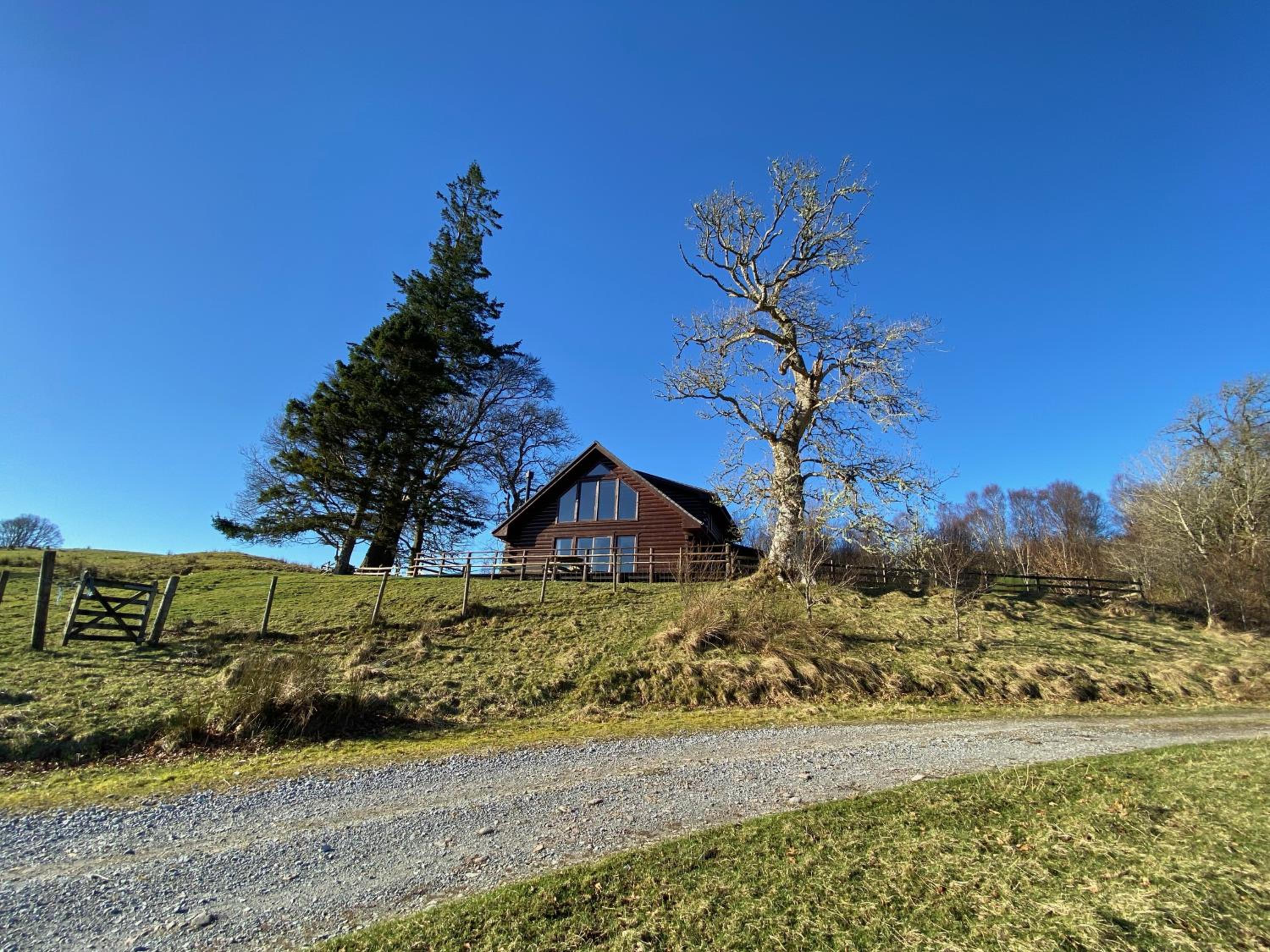 Great Glen Holidays - Lone Pine Lodge view 2