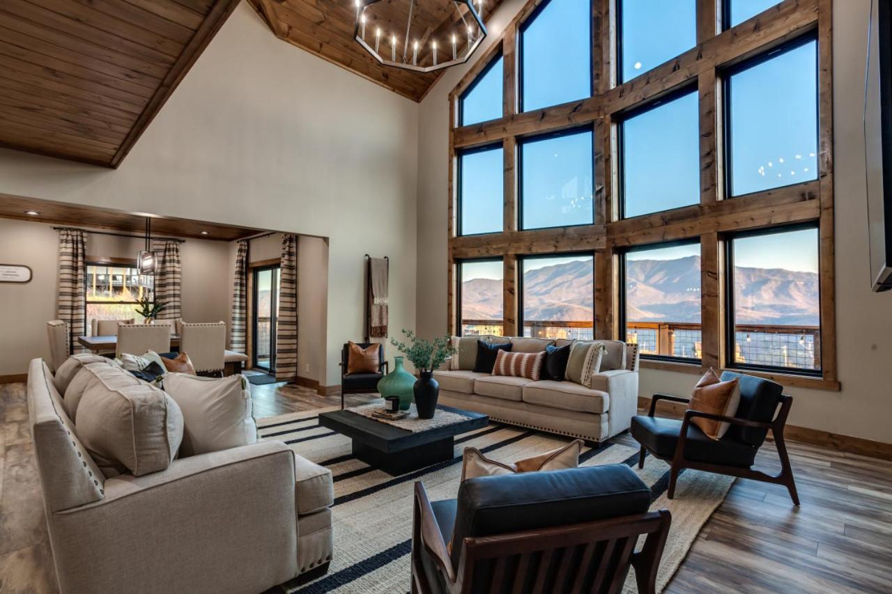 Piney Estate Hot Tub Game Theater Room
