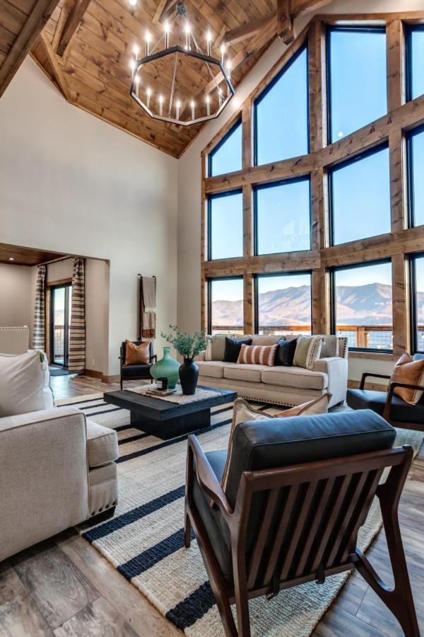Piney Estate Hot Tub Game Theater Room