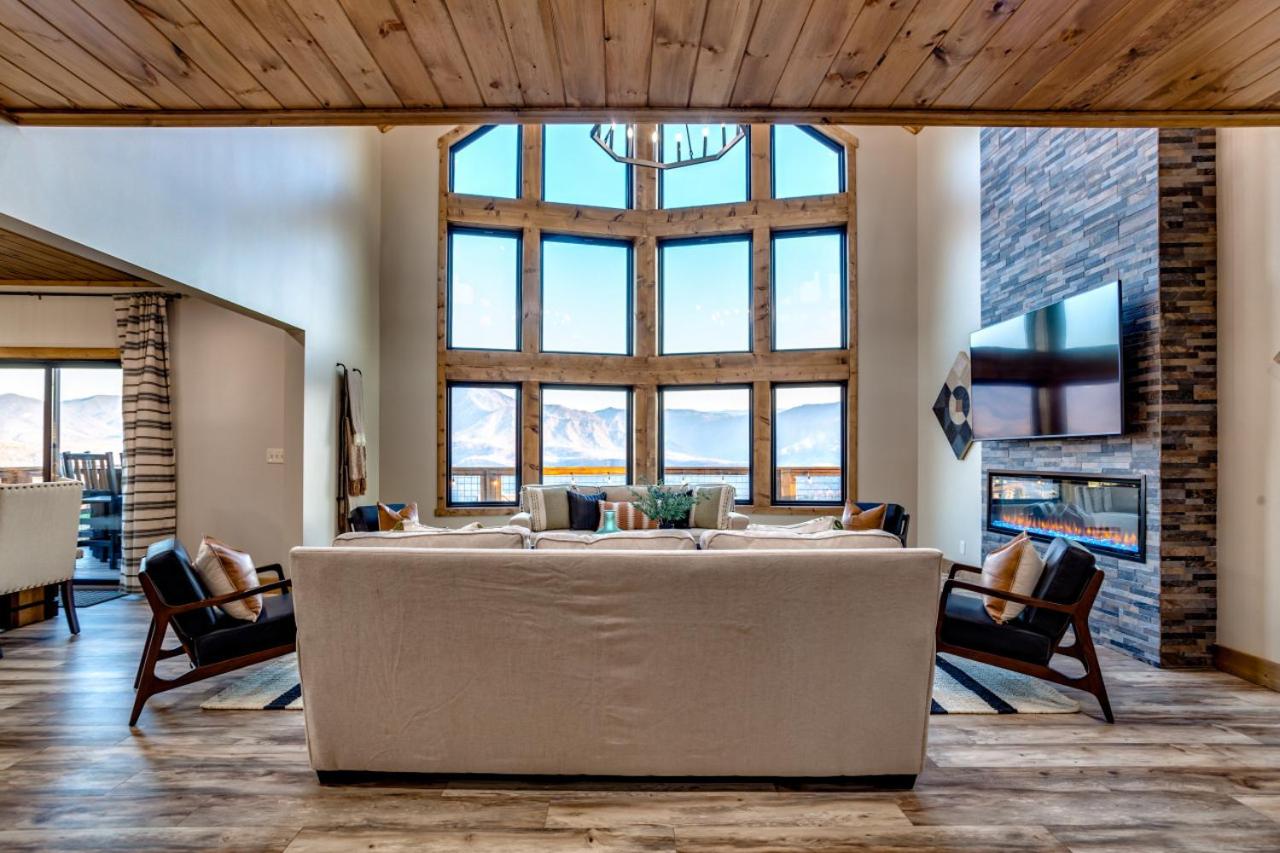 Piney Estate Hot Tub Game Theater Room