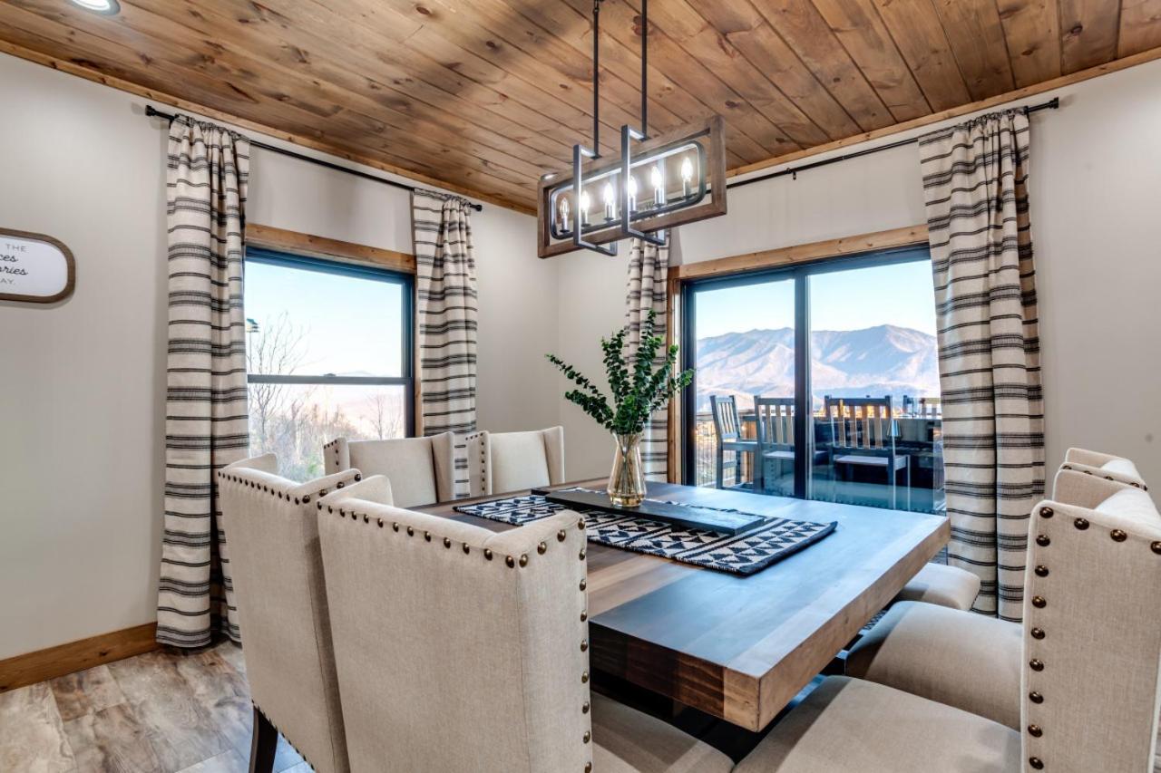 Piney Estate Hot Tub Game Theater Room