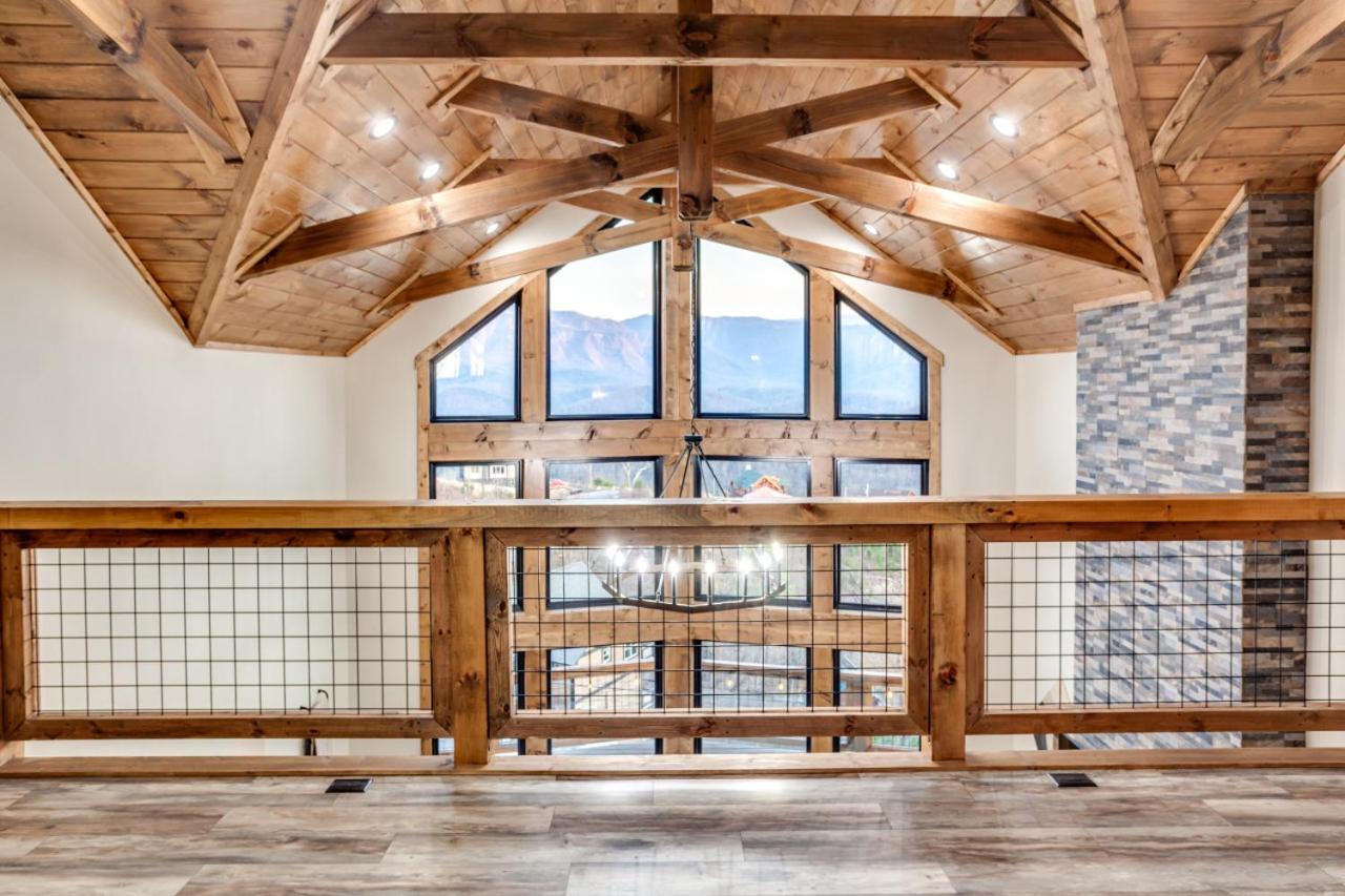 Piney Estate Hot Tub Game Theater Room