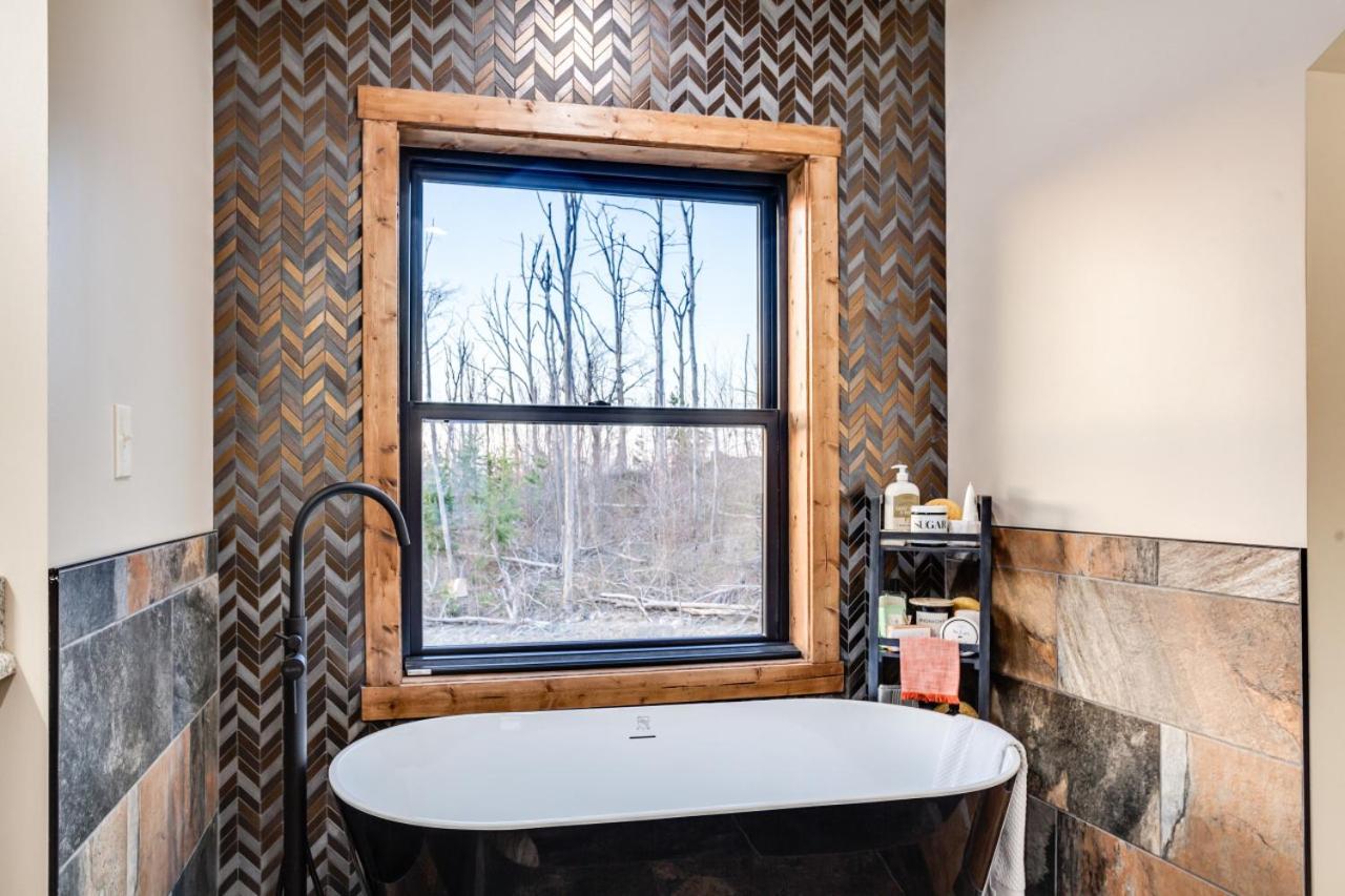 Piney Estate Hot Tub Game Theater Room