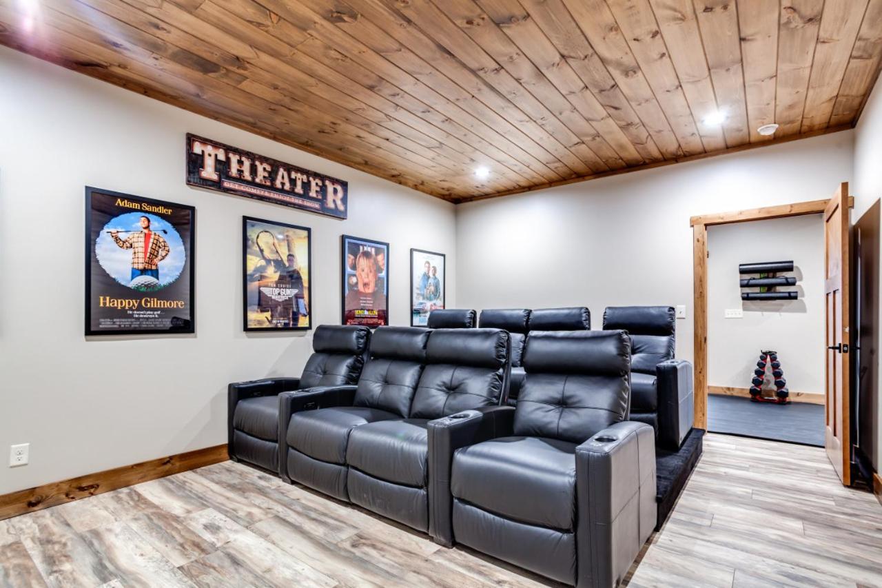 Piney Estate Hot Tub Game Theater Room