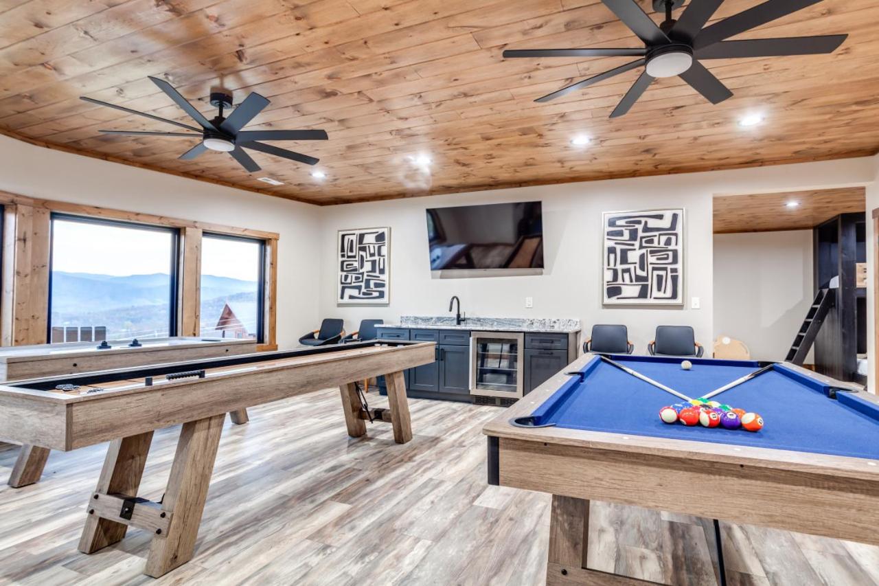Piney Estate Hot Tub Game Theater Room