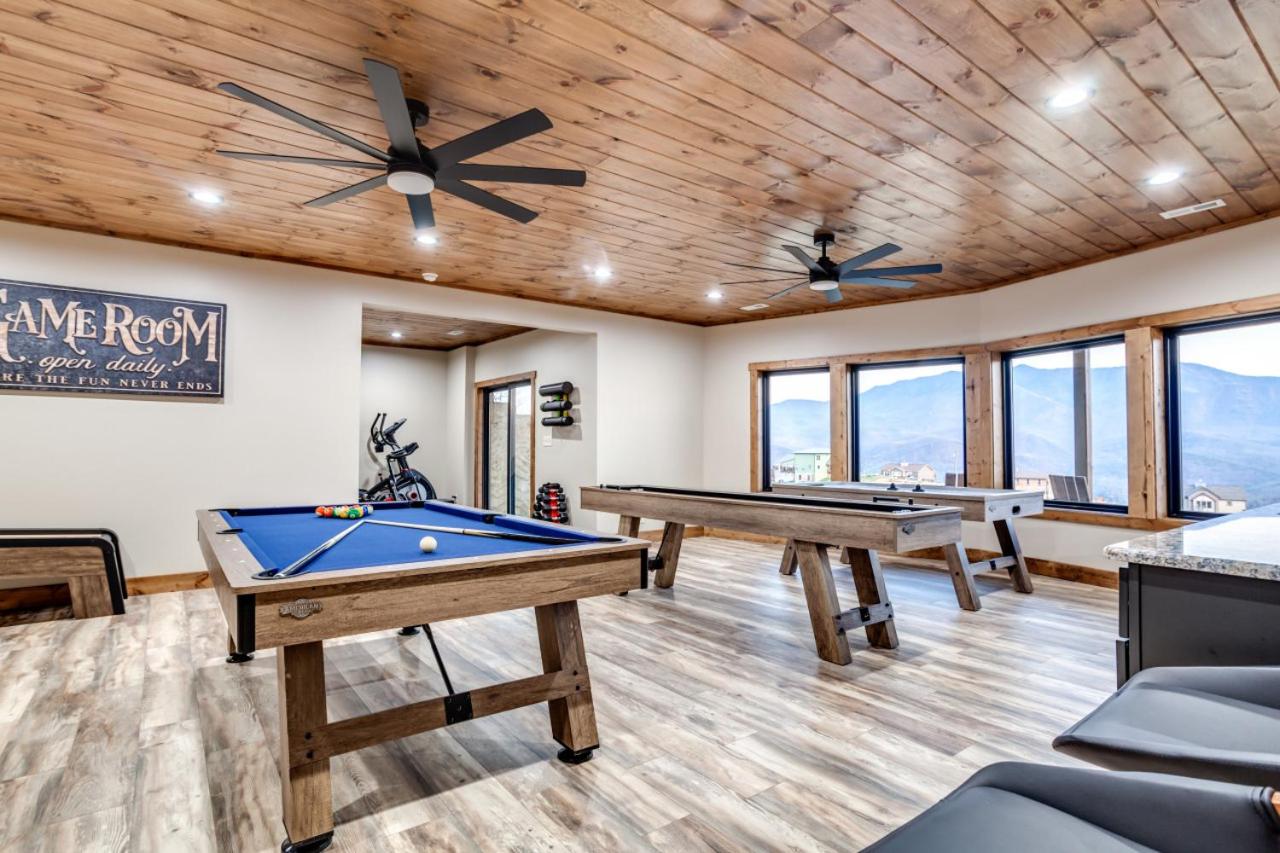Piney Estate Hot Tub Game Theater Room