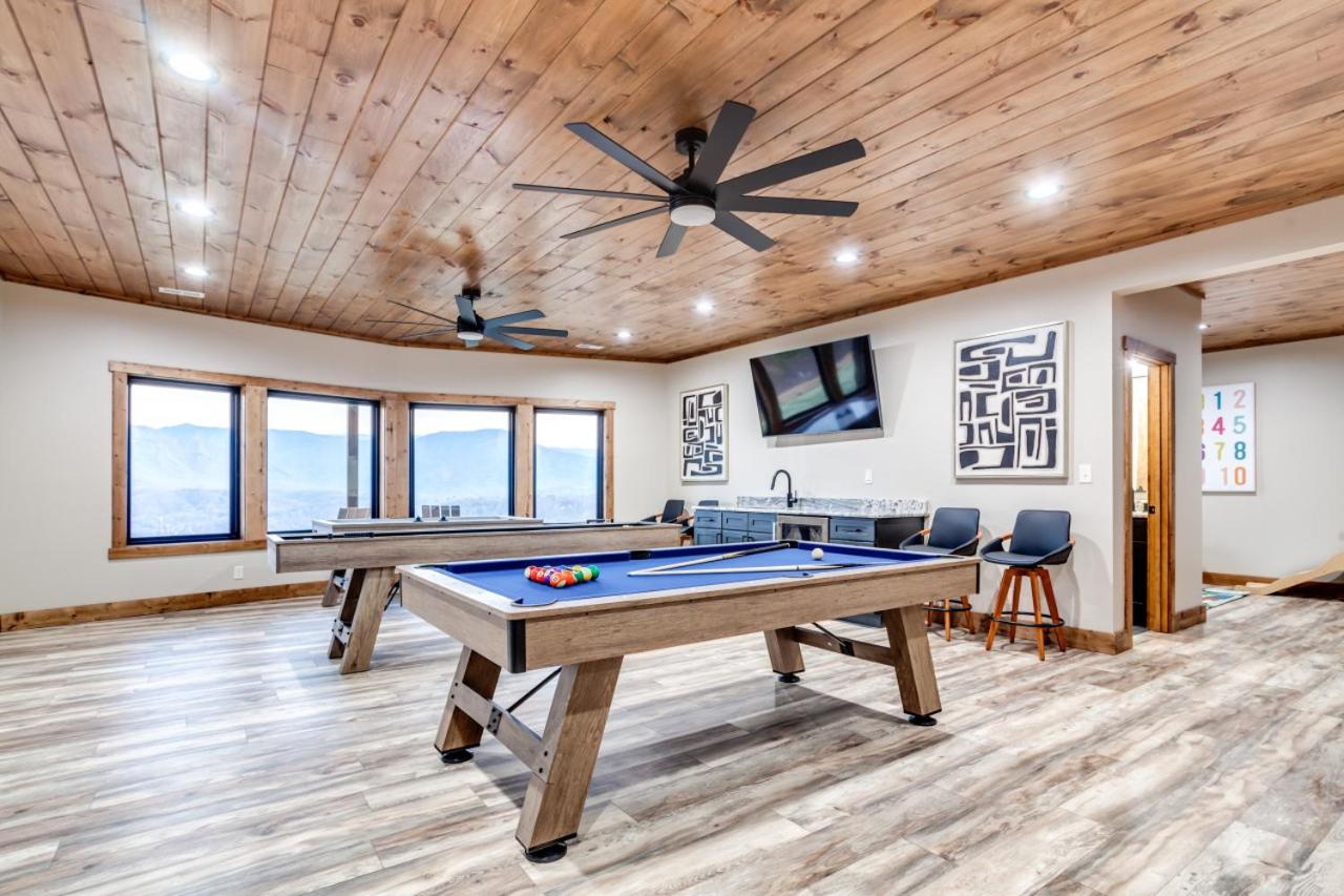 Piney Estate Hot Tub Game Theater Room
