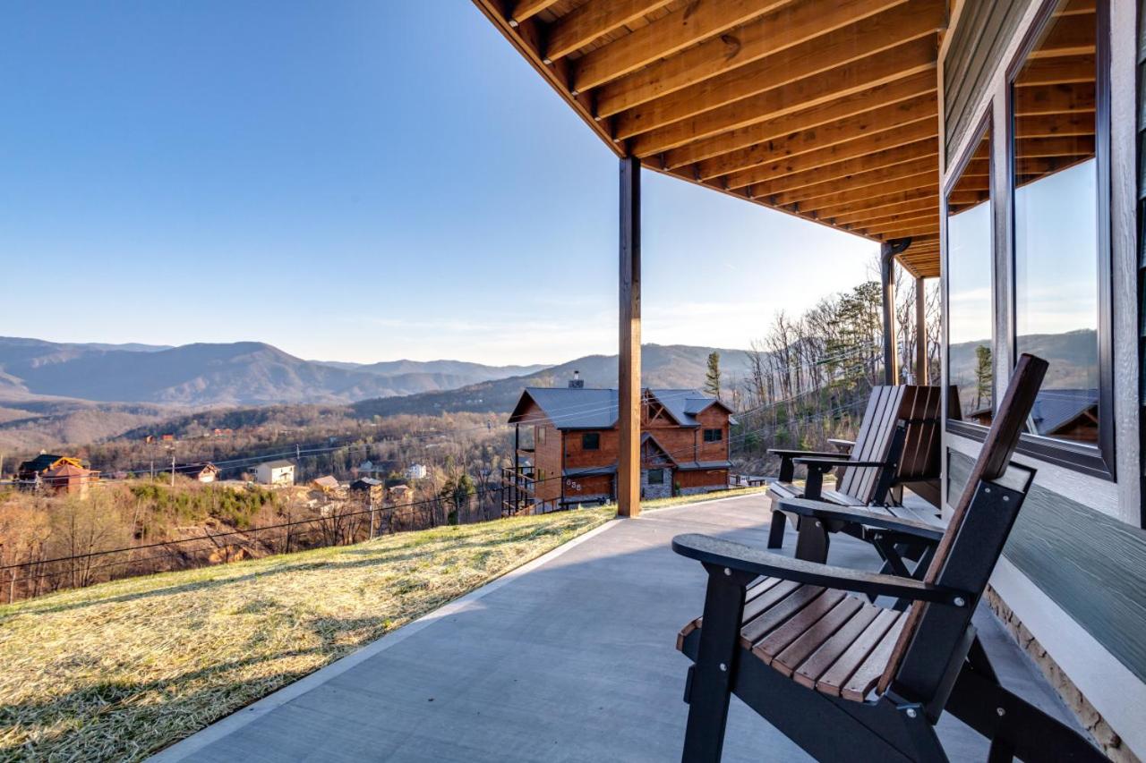 Piney Estate Hot Tub Game Theater Room