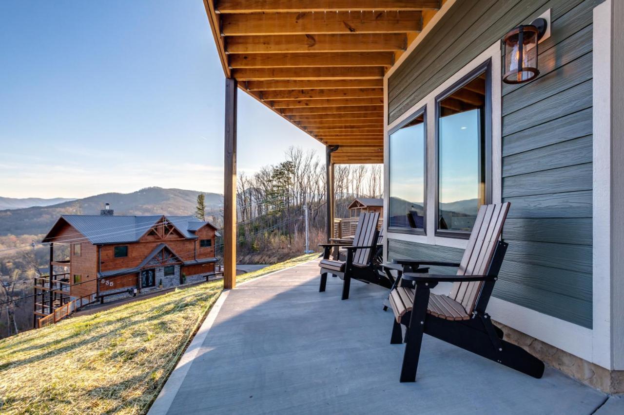 Piney Estate Hot Tub Game Theater Room