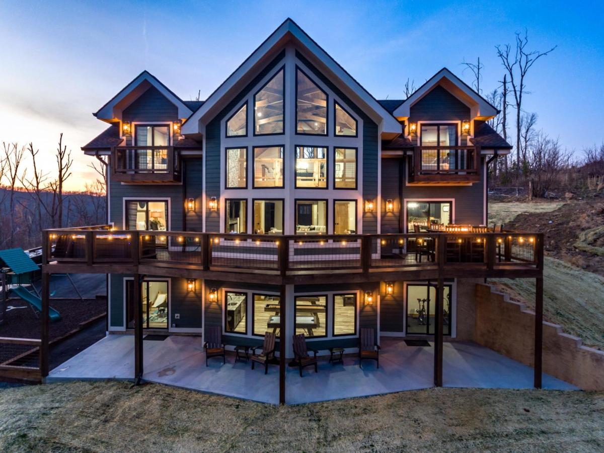 Piney Estate Hot Tub Game Theater Room